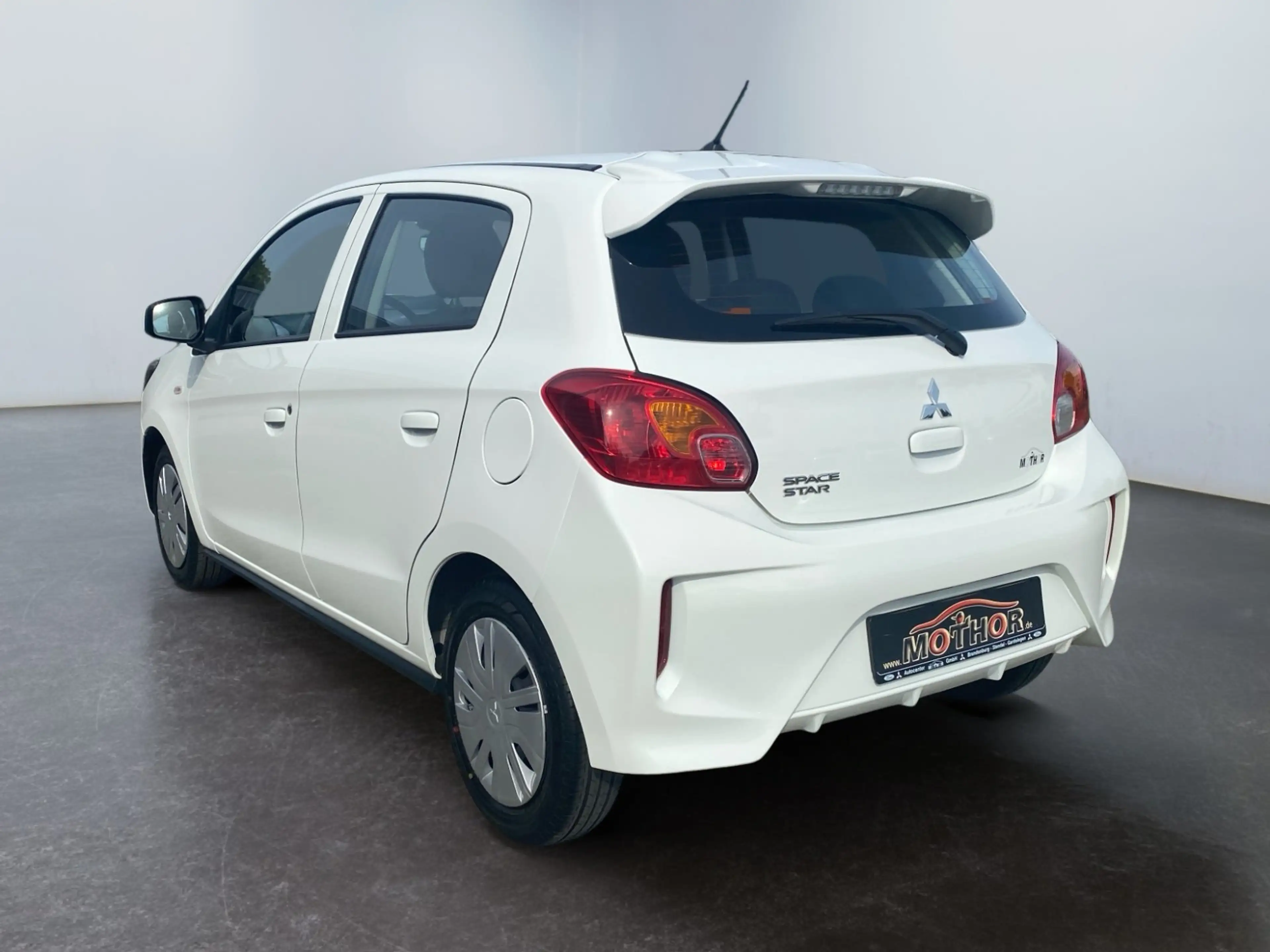 Mitsubishi Space Star Select 1.2l MIVEC M/T KLIMA+DAB — photo 4