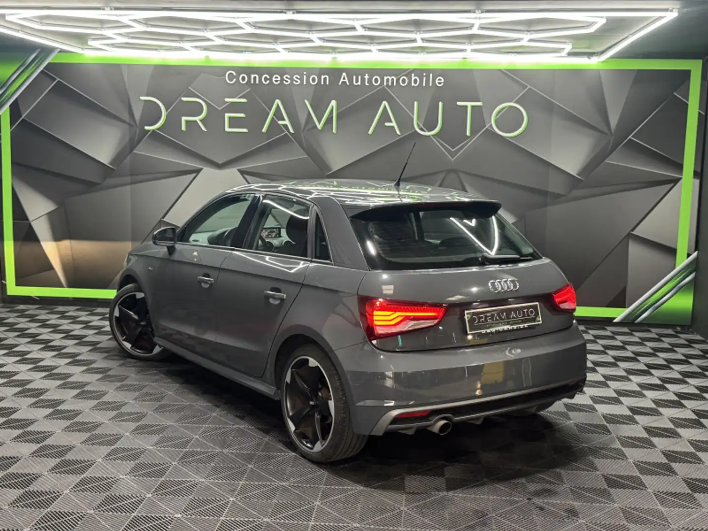 Audi A1 1.0 TFSI 95CH ULTRA S LINE Gris - 2
