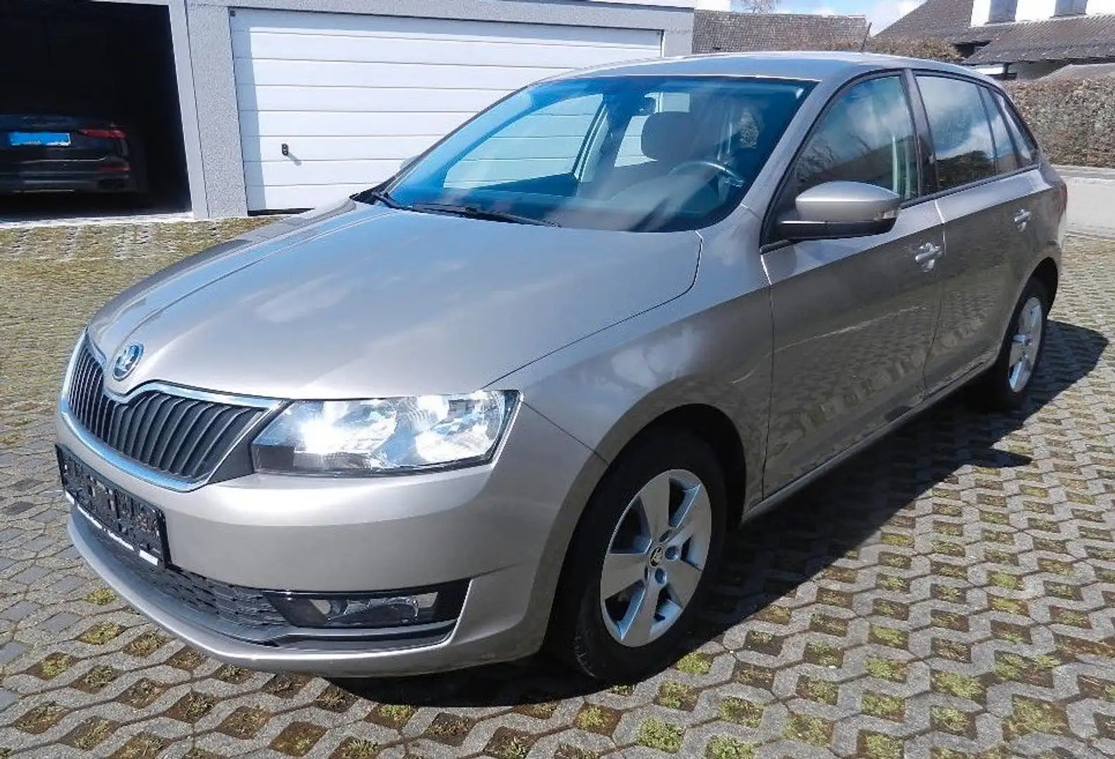 Skoda Rapid/Spaceback Spaceback Ambition AHK Sitzh. Klimaautom. Beige - 1