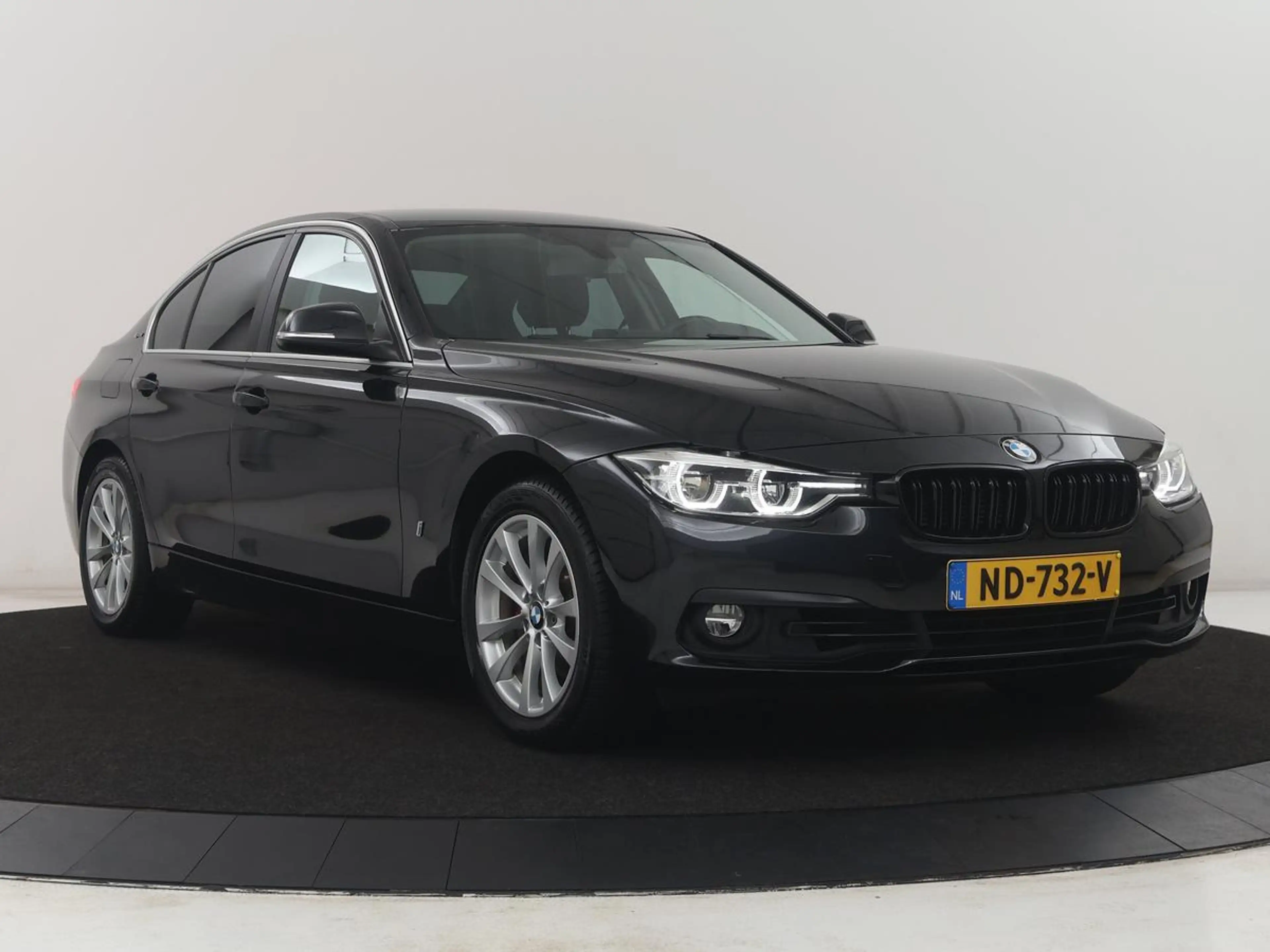 BMW 330 3-serie 330e Centennial High Executive | SOH 86,6% — photo 41