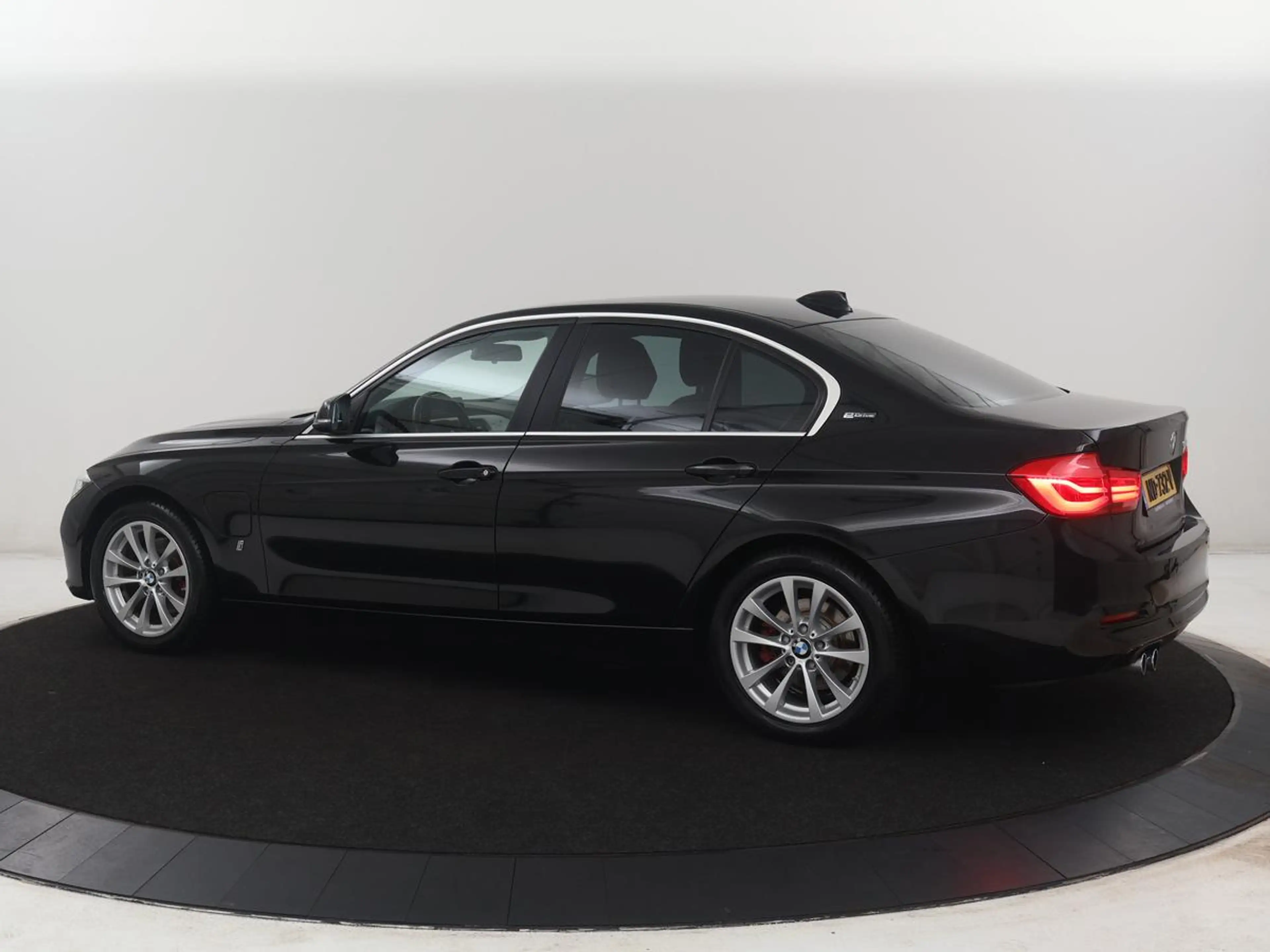 BMW 330 3-serie 330e Centennial High Executive | SOH 86,6% — photo 2