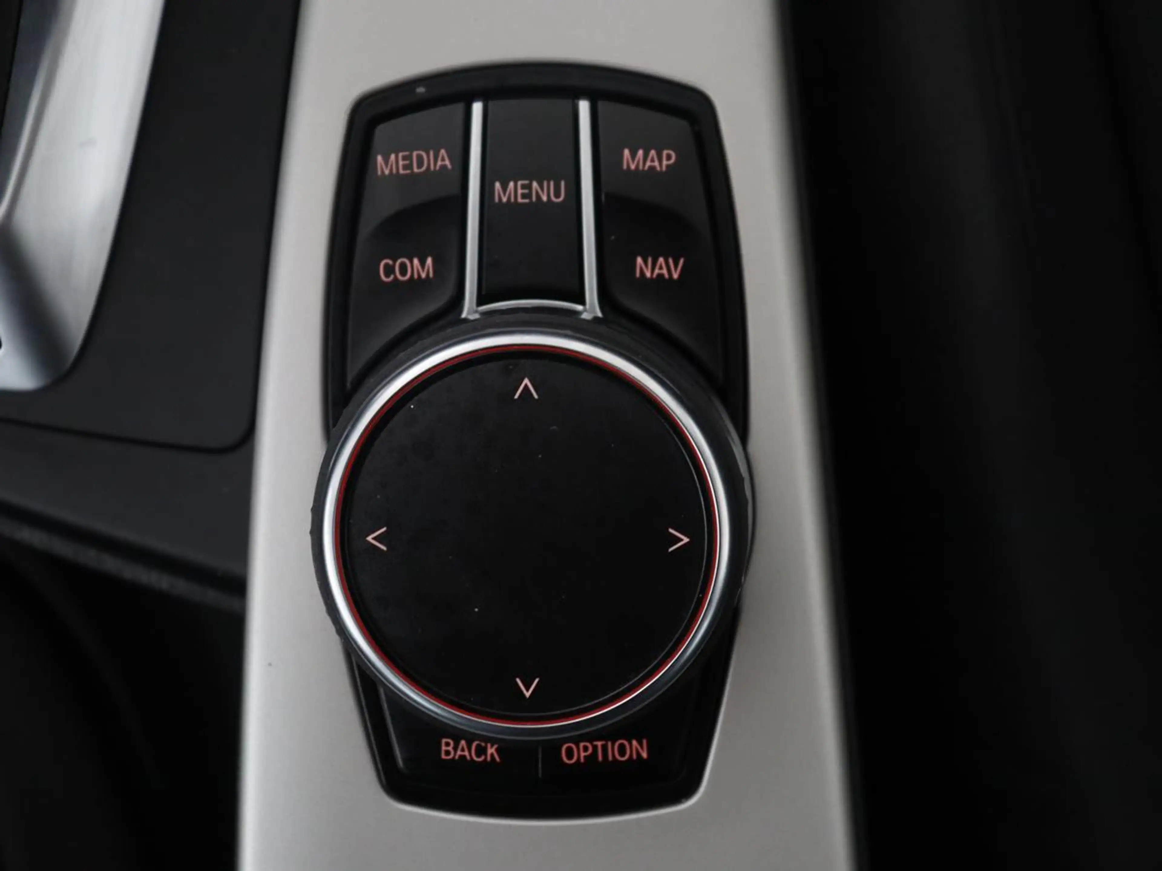 BMW 330 3-serie 330e Centennial High Executive | SOH 86,6% — photo 28