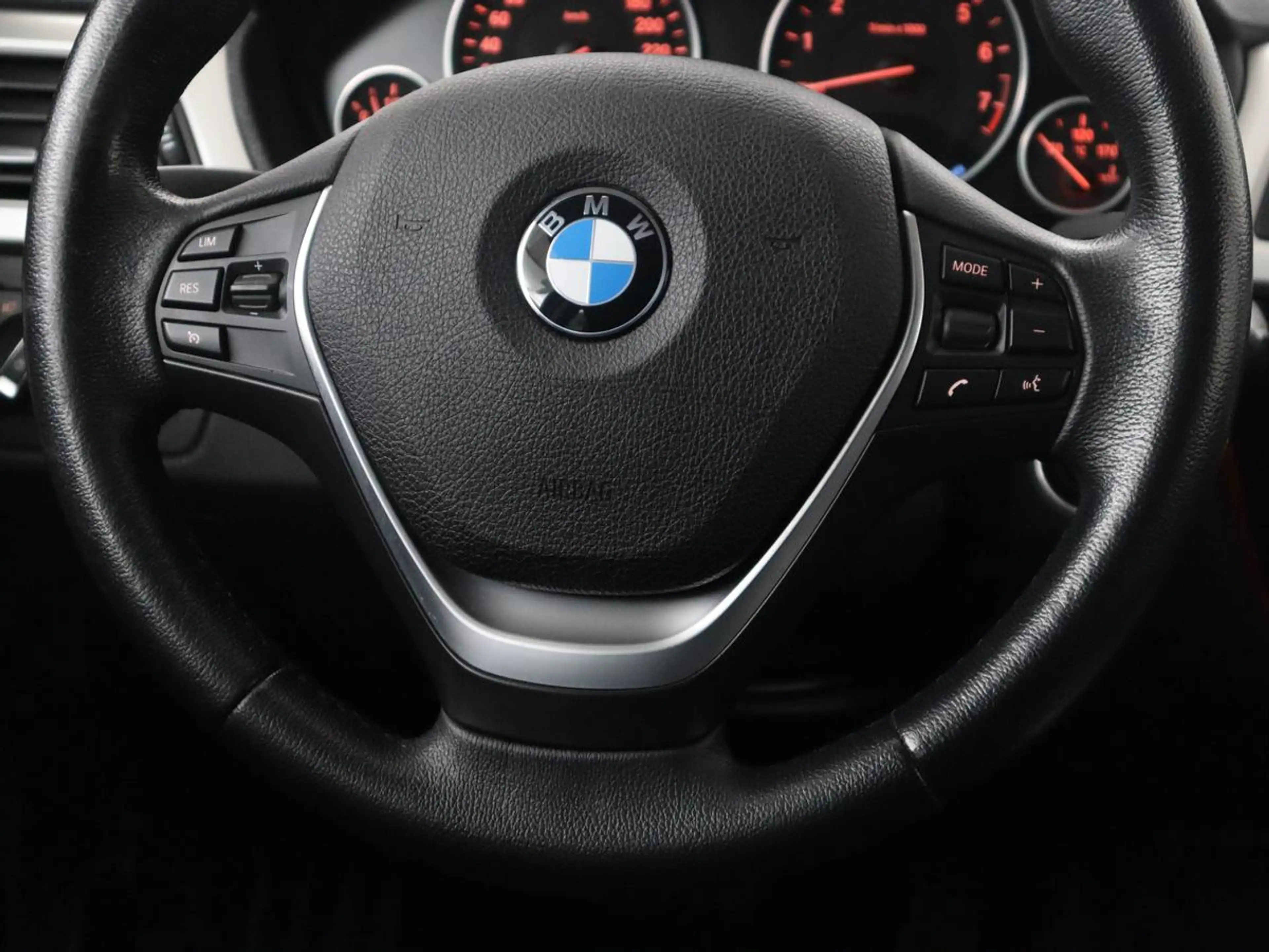 BMW 330 3-serie 330e Centennial High Executive | SOH 86,6% — photo 8