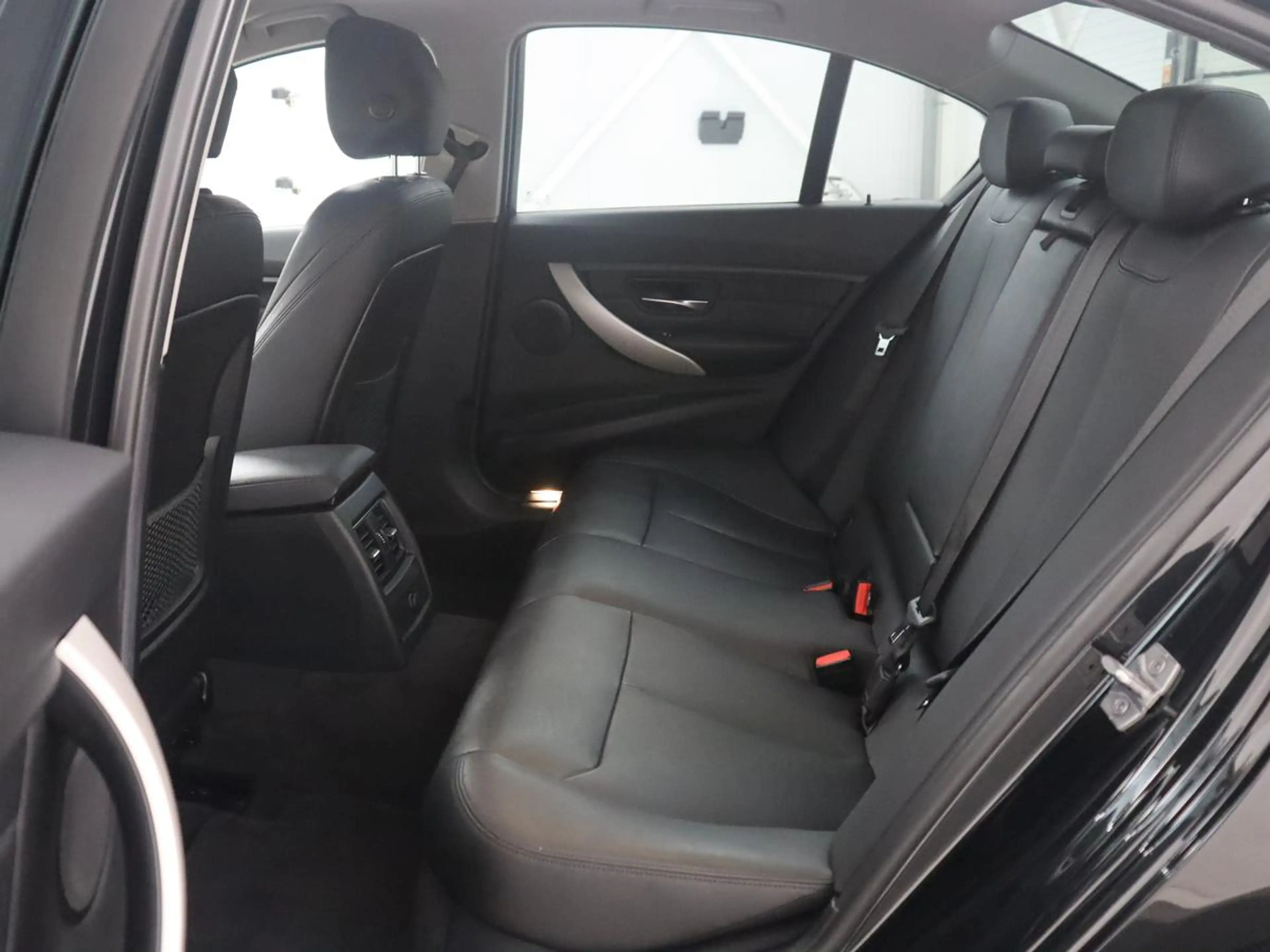BMW 330 3-serie 330e Centennial High Executive | SOH 86,6% — photo 7