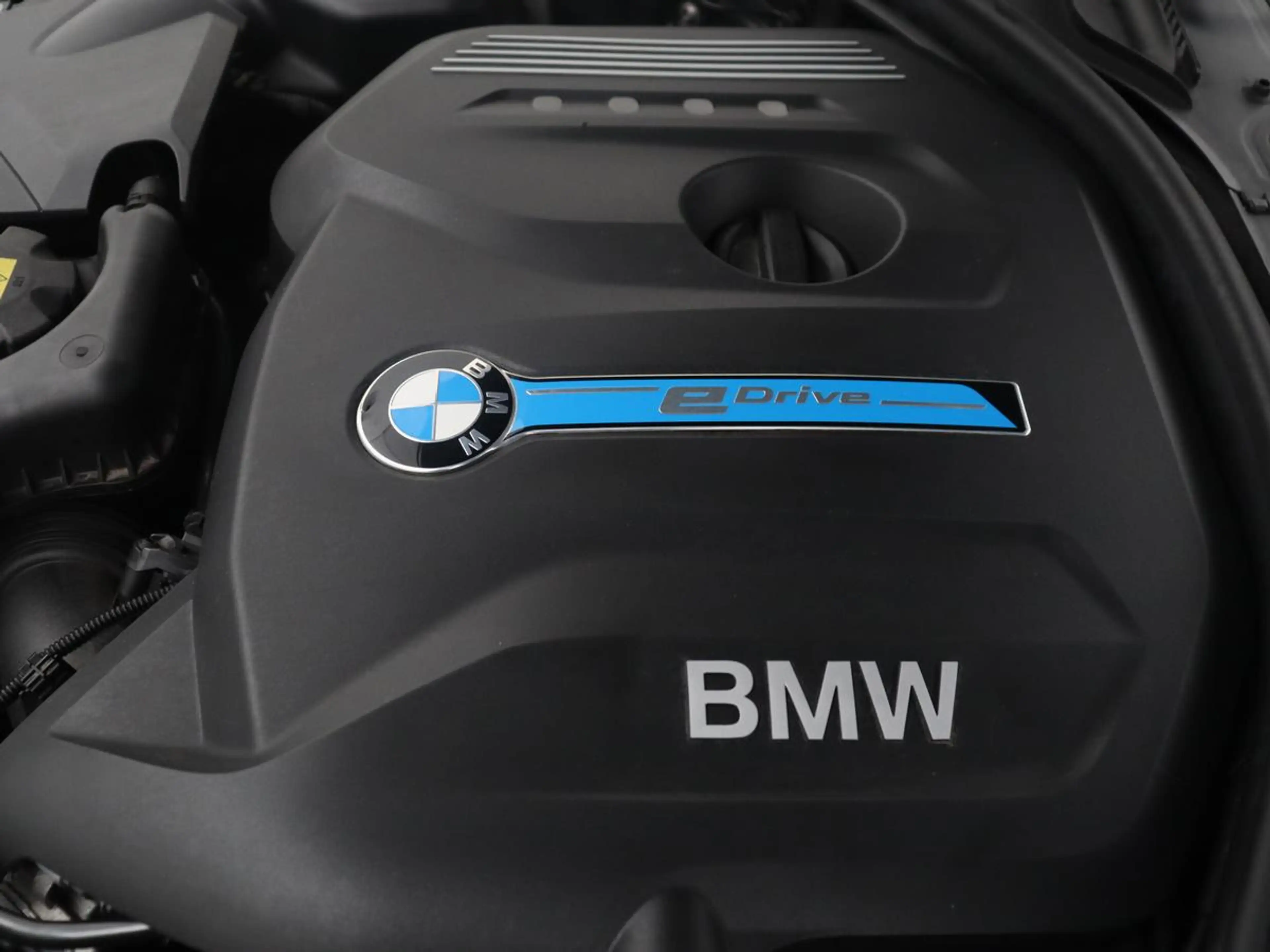 BMW 330 3-serie 330e Centennial High Executive | SOH 86,6% — photo 36