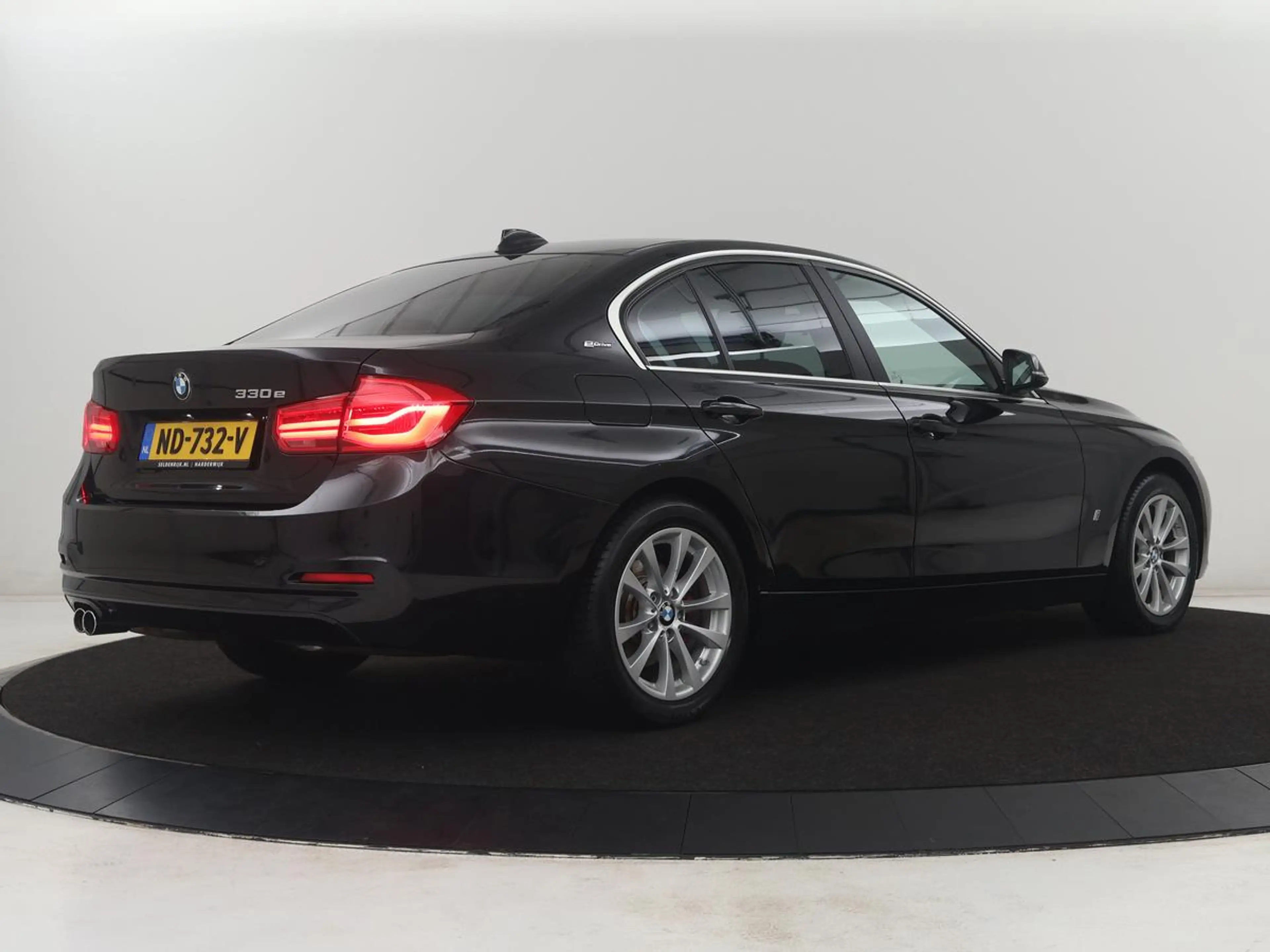 BMW 330 3-serie 330e Centennial High Executive | SOH 86,6% — photo 40
