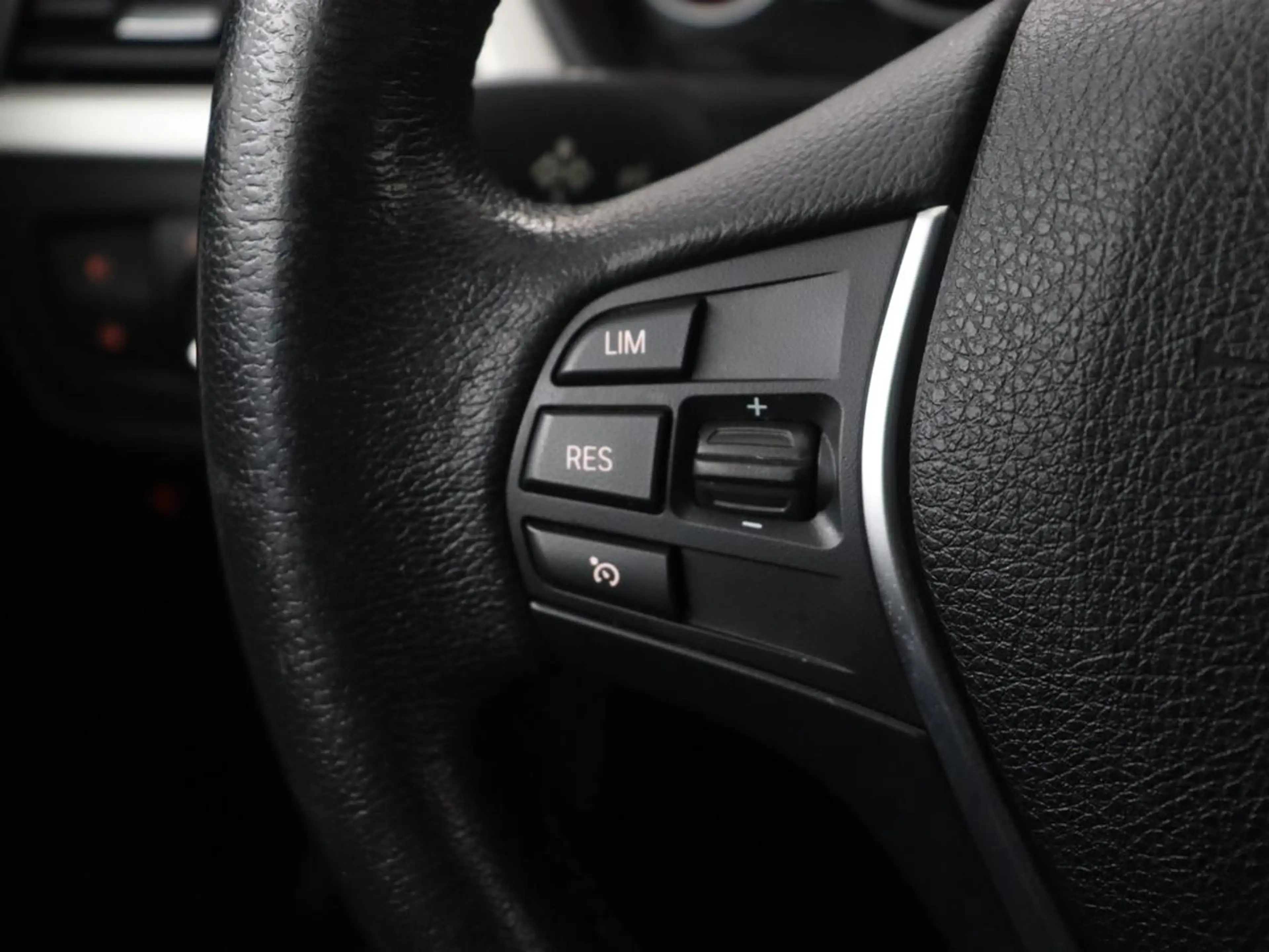 BMW 330 3-serie 330e Centennial High Executive | SOH 86,6% — photo 17