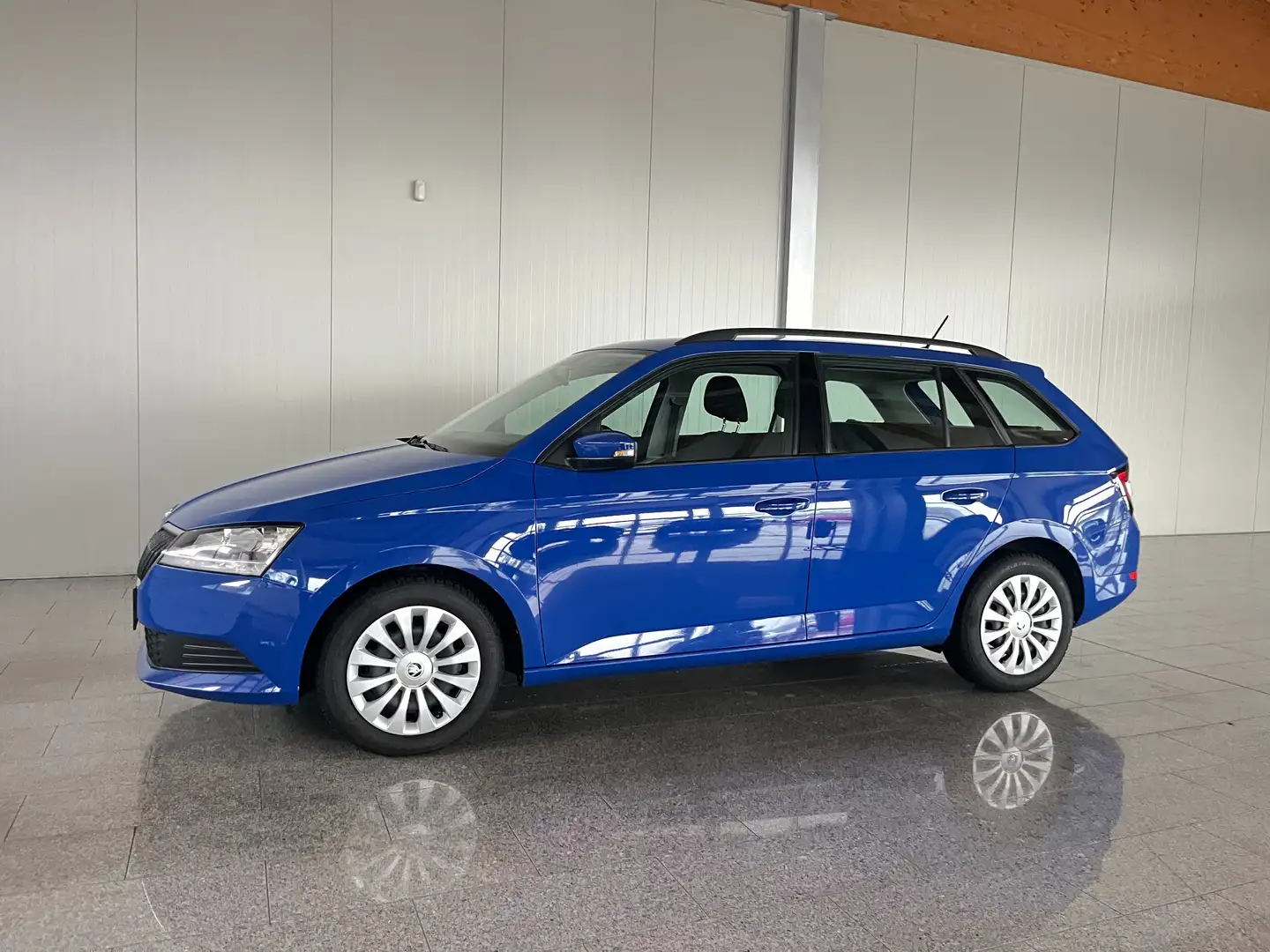 Skoda Fabia Combi Active 1,0 TSI Blau - 1