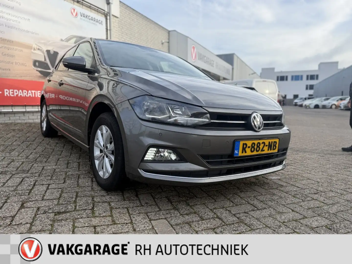Volkswagen Polo 1.0 TSI Comf.l. Schuifkantel Grijs - 2