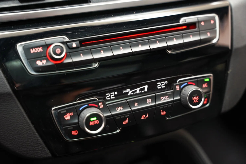 BMW X1 xDrive20i 192pk High Executive xLine Aut. [ Panora — photo 9