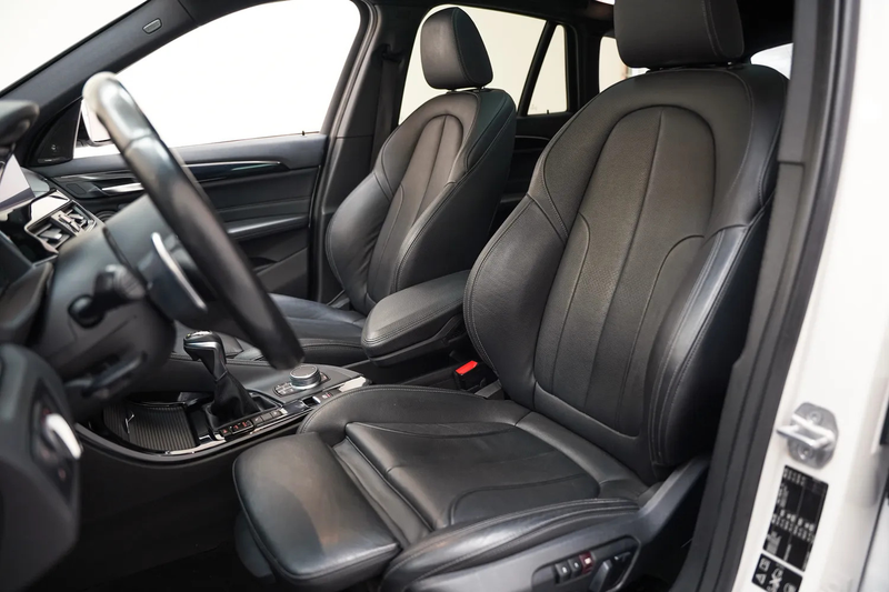 BMW X1 xDrive20i 192pk High Executive xLine Aut. [ Panora — photo 10