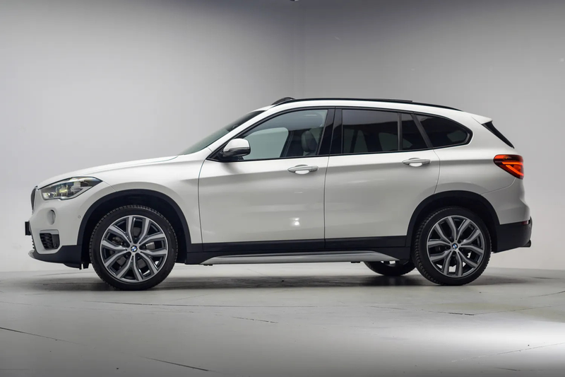 BMW X1 xDrive20i 192pk High Executive xLine Aut. [ Panora — photo 2