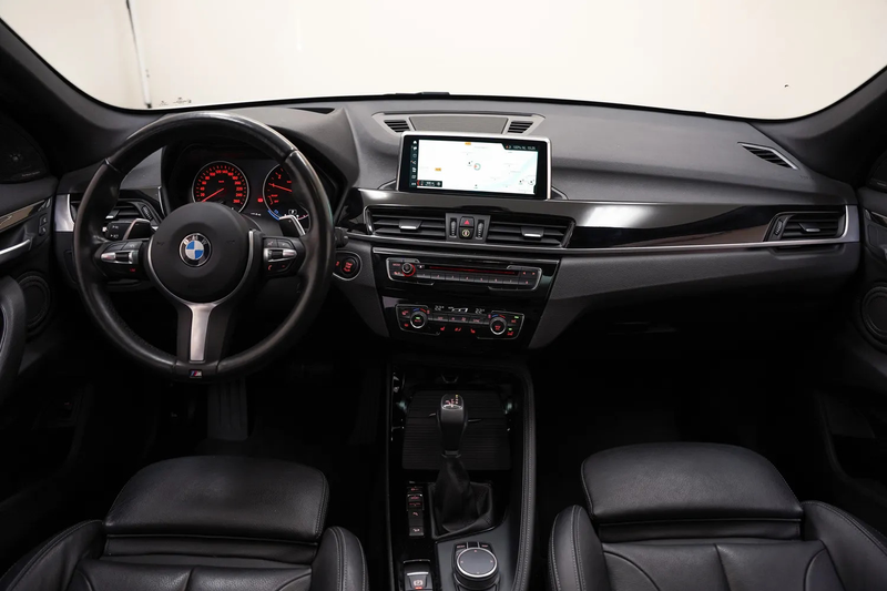 BMW X1 xDrive20i 192pk High Executive xLine Aut. [ Panora — photo 4