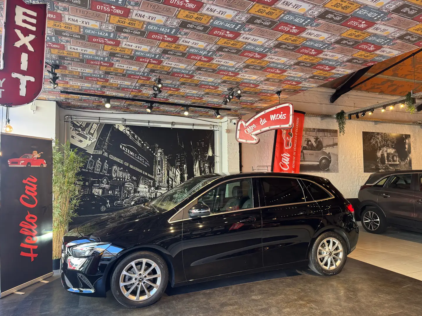 Mercedes-Benz B 180 B 180 * CUIRS * CARNET FULL * CAMERA * GPS * LEDS Noir - 1