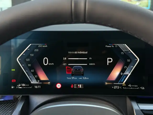 BMW 5 Series view 8