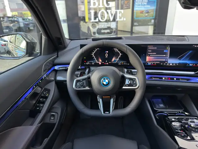BMW 5 Series view 6