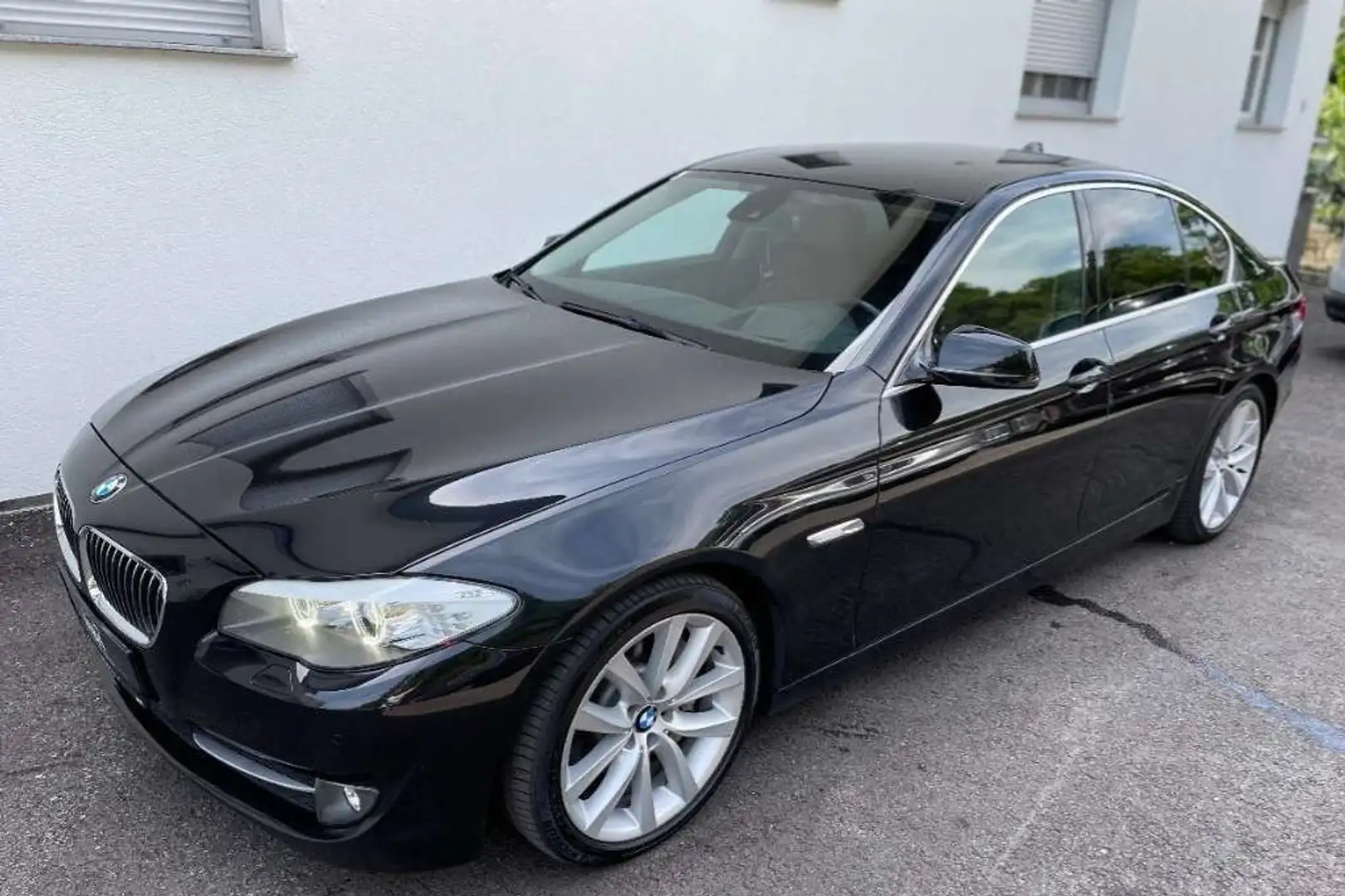 BMW 530 530d Touring Aut. Fekete - 1