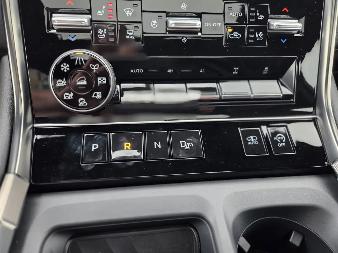 Nissan Armada снимка Nissan Armada