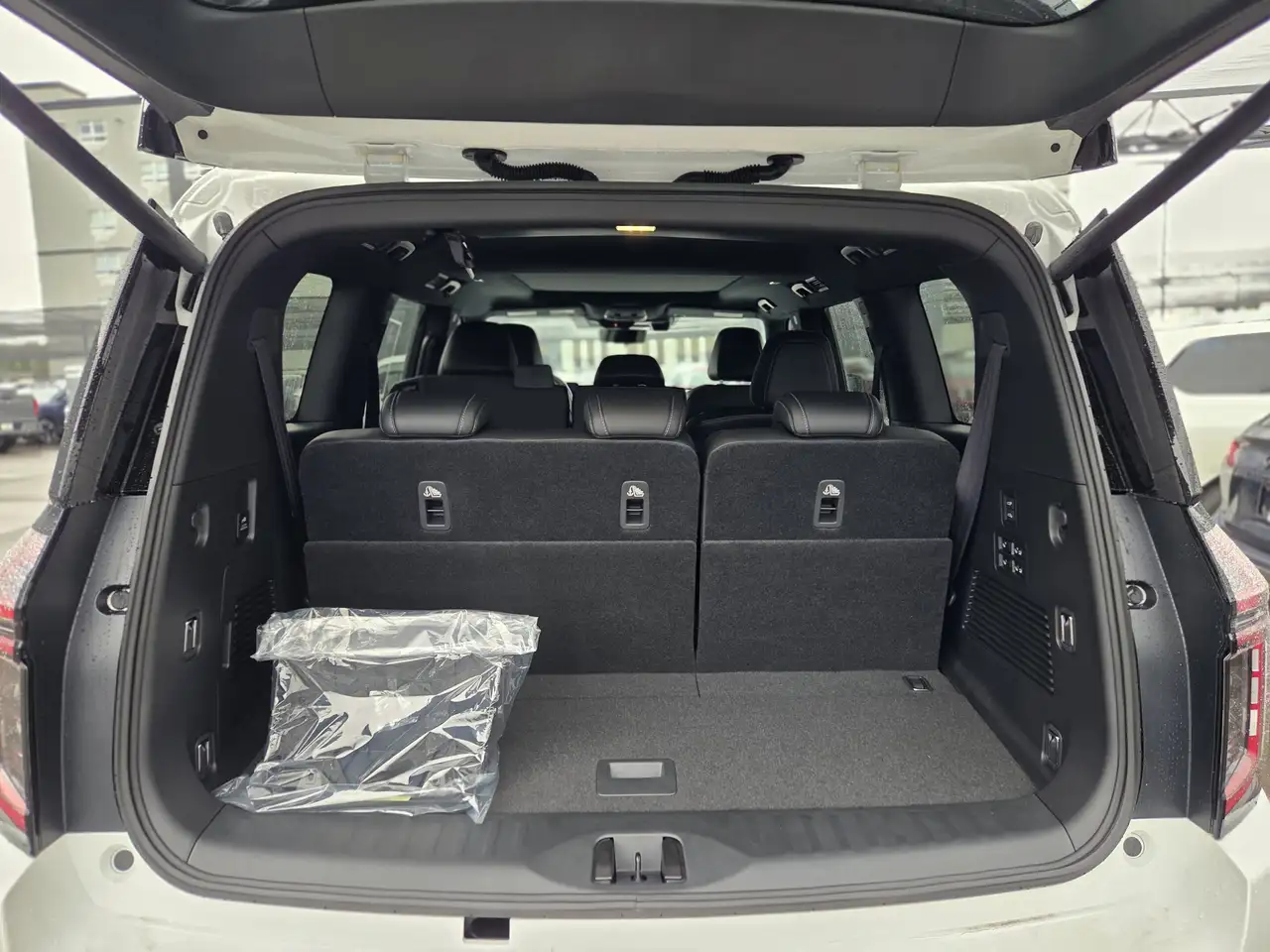 Nissan Armada снимка Nissan Armada