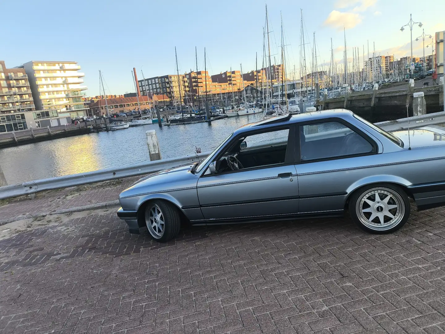BMW 325 325i - 2