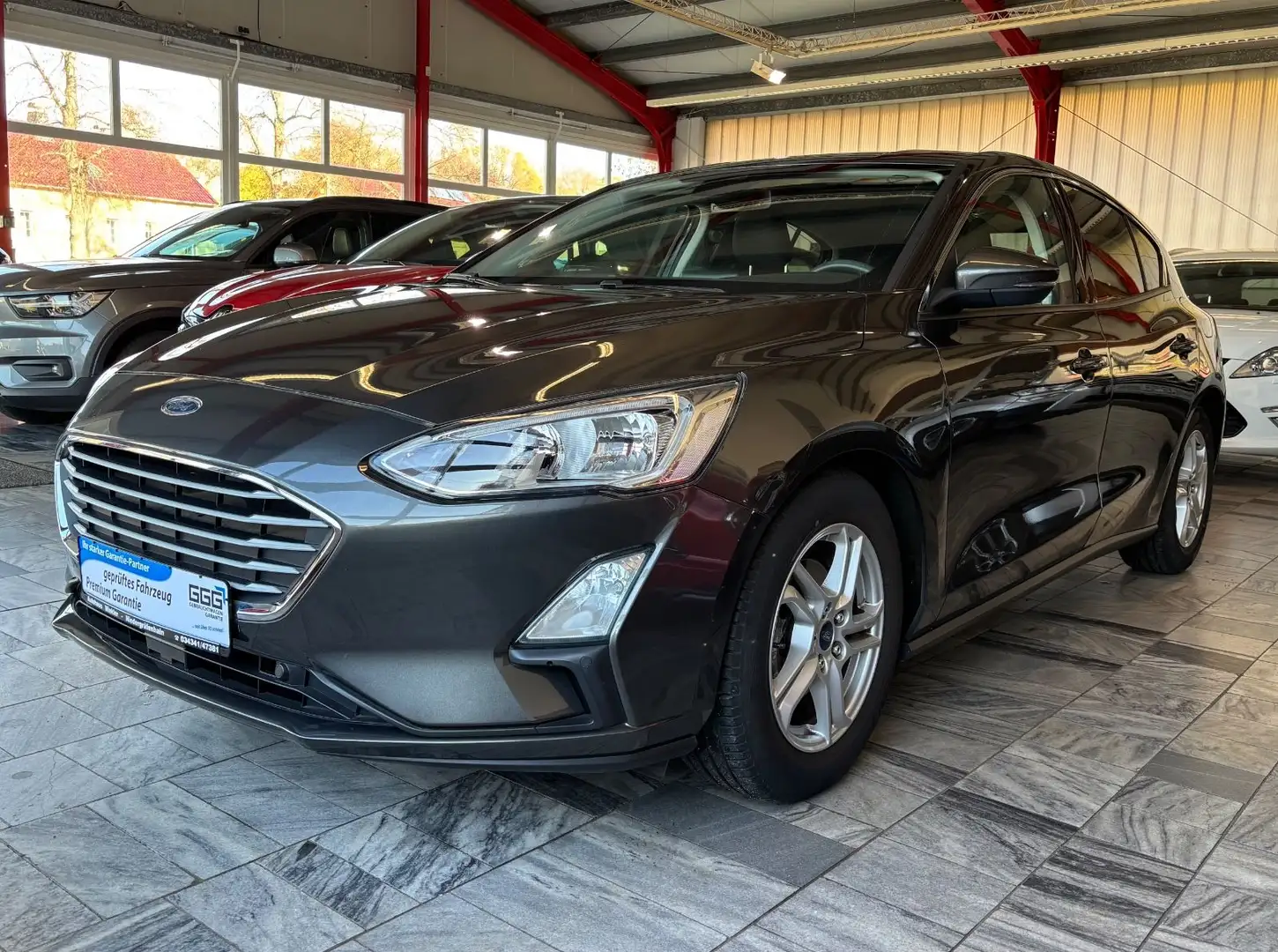 Ford Focus Lim. Cool & Connect Navi Winterpaket PDC Grijs - 2