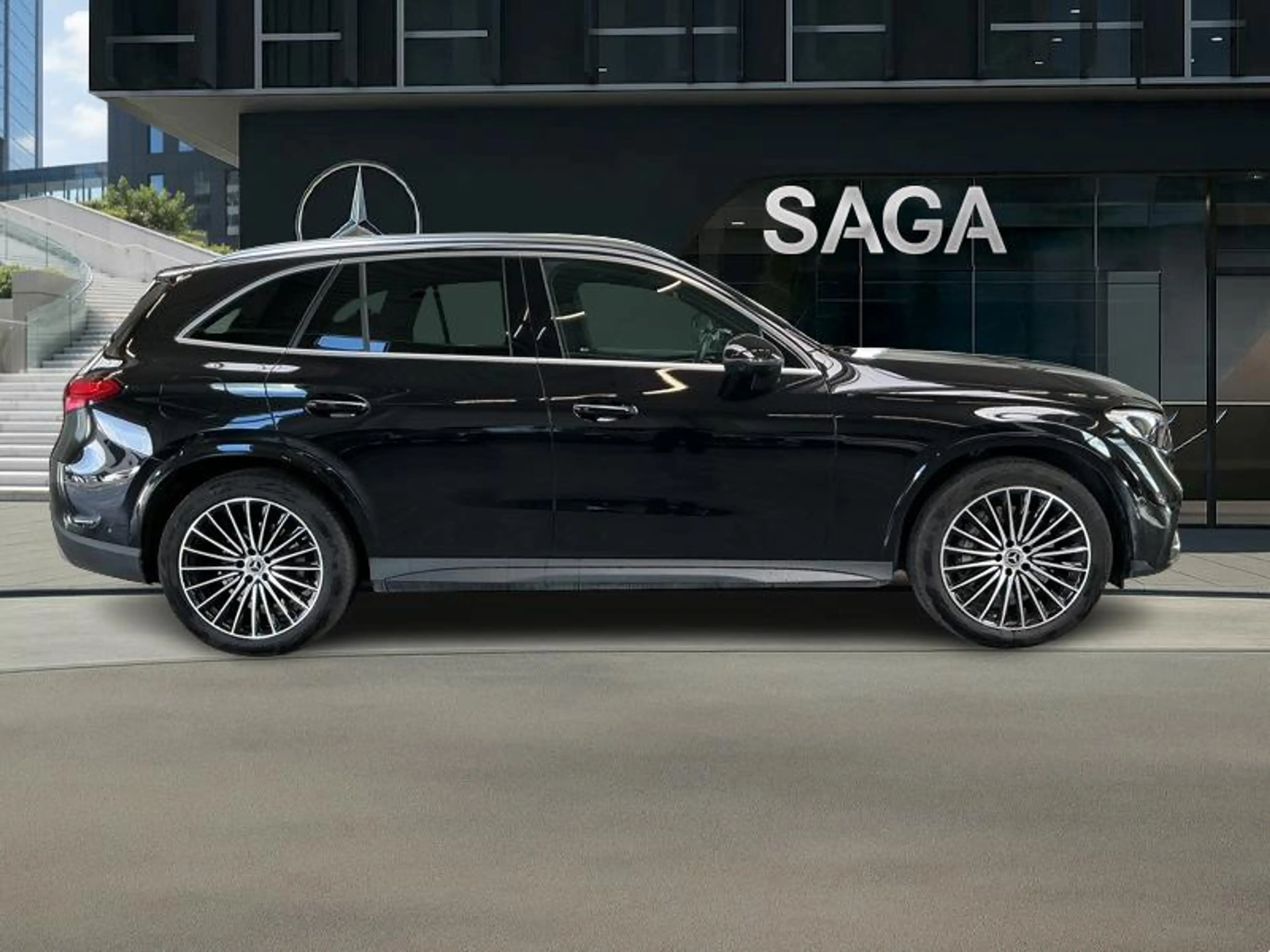 Mercedes-Benz GLC 200 d 4MATIC AMG Line Toit Pano — photo 4
