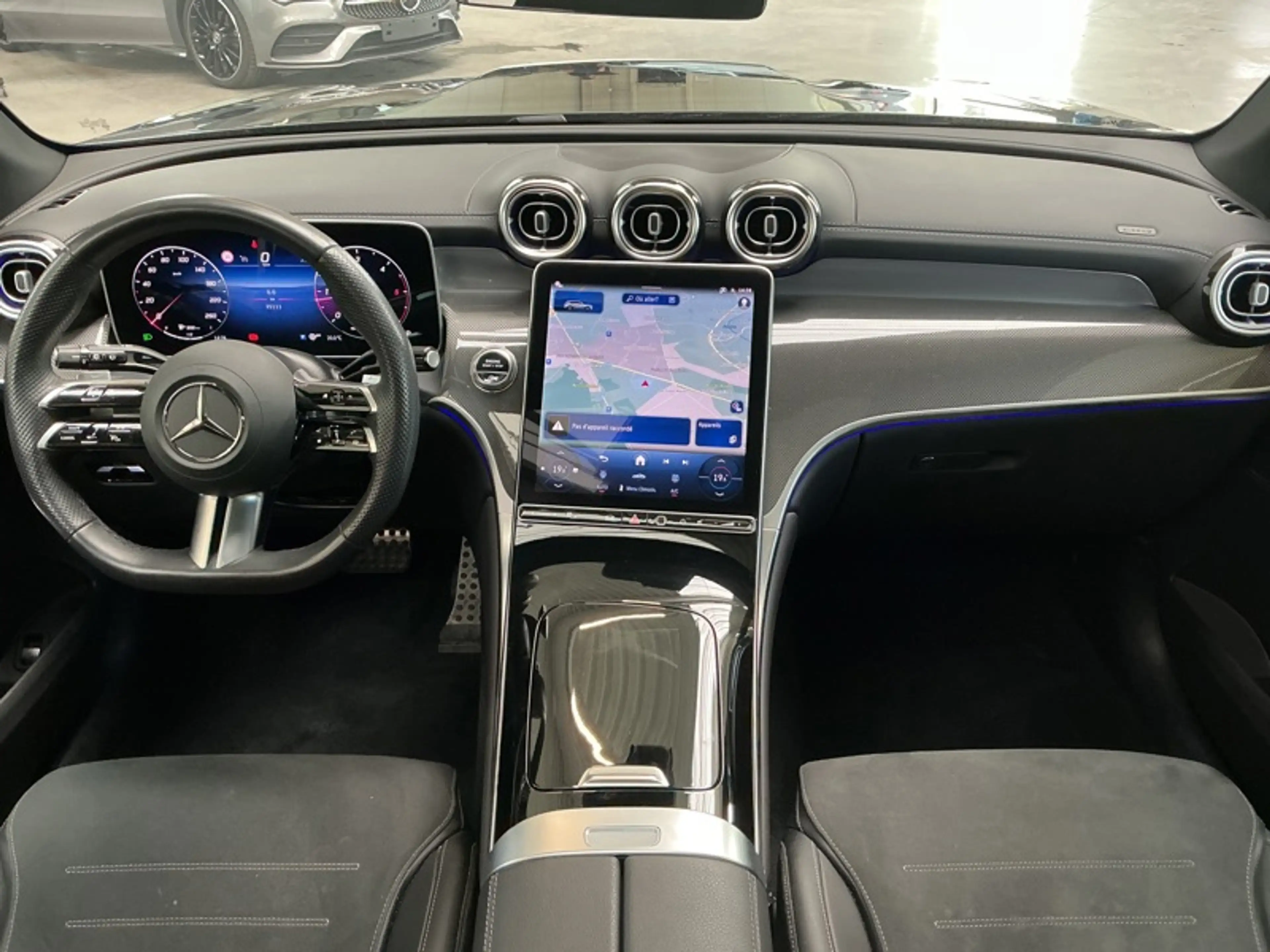 Mercedes-Benz GLC 200 d 4MATIC AMG Line Toit Pano — photo 10