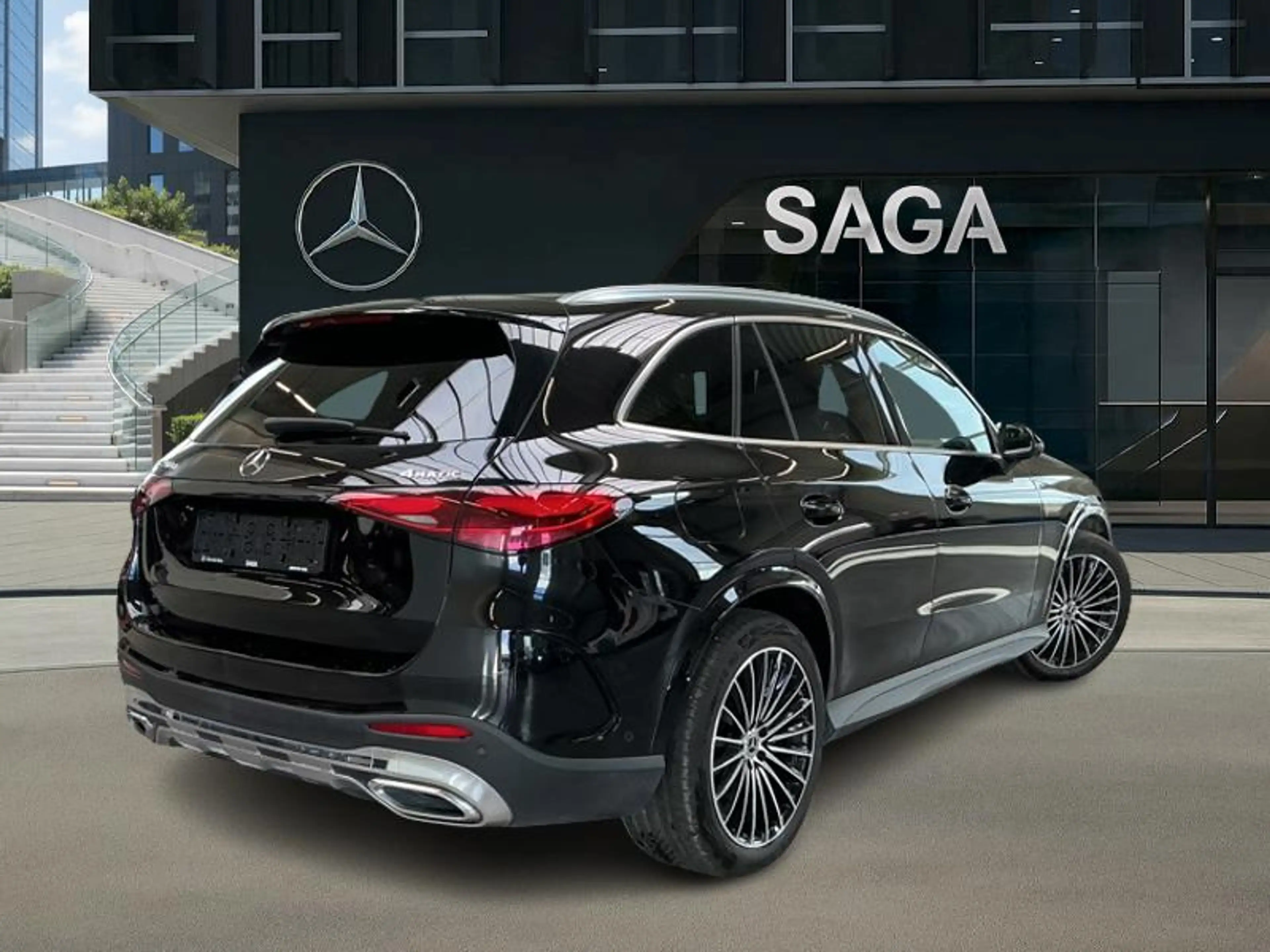 Mercedes-Benz GLC 200 d 4MATIC AMG Line Toit Pano — photo 2