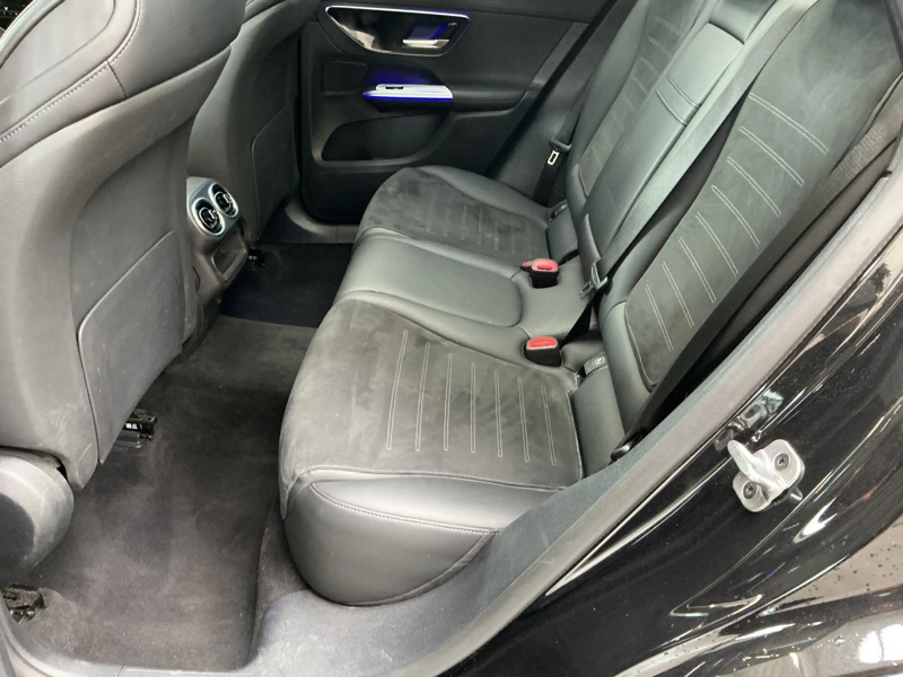 Mercedes-Benz GLC 200 d 4MATIC AMG Line Toit Pano — photo 14