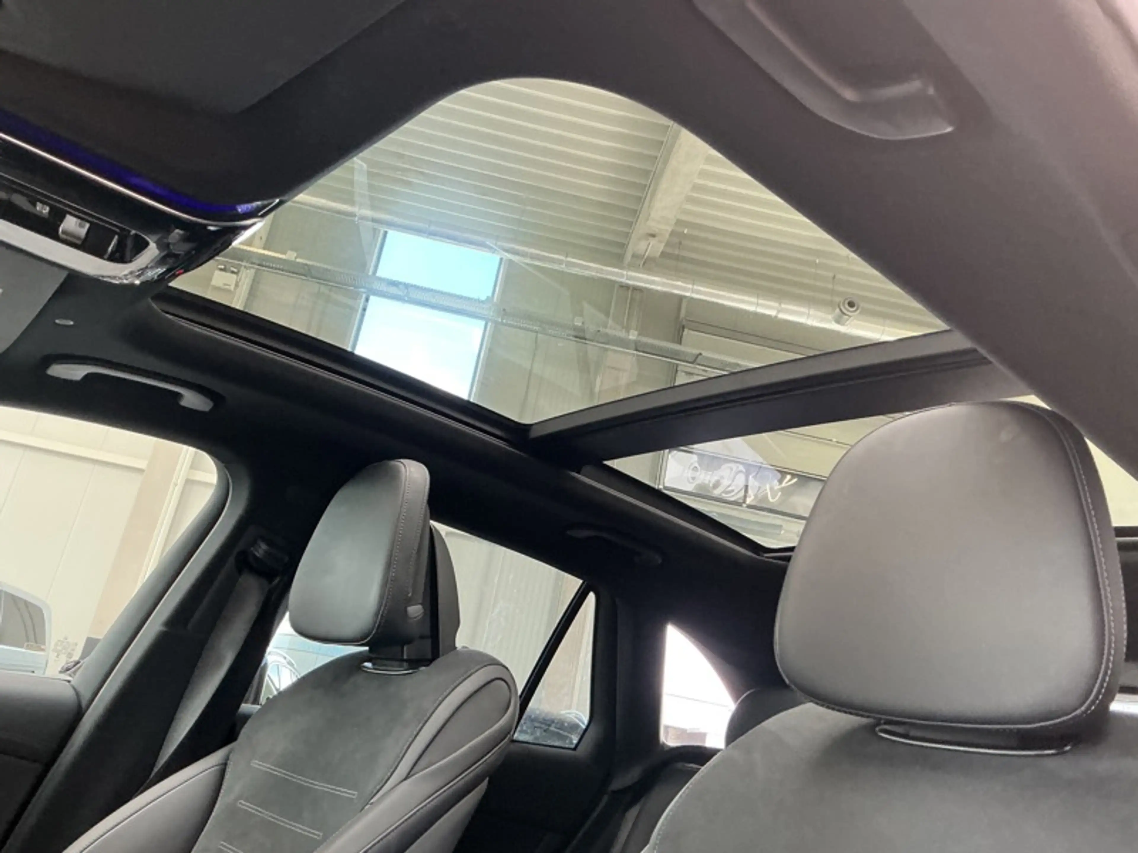 Mercedes-Benz GLC 200 d 4MATIC AMG Line Toit Pano — photo 11