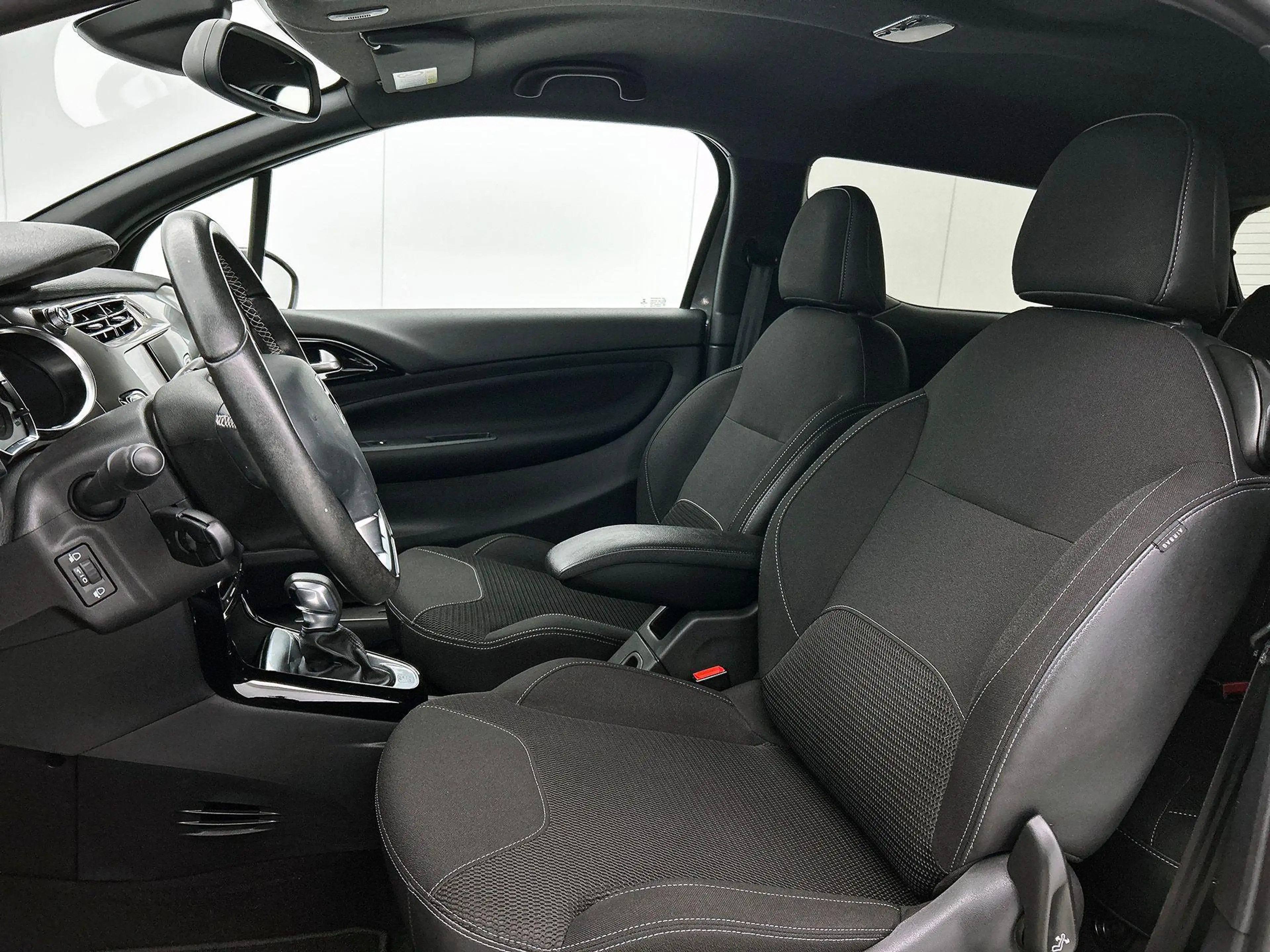 DS Automobiles DS 3 1.2 PureTech Business TWO-TONE | CLIMA | 16"LMV — photo 7
