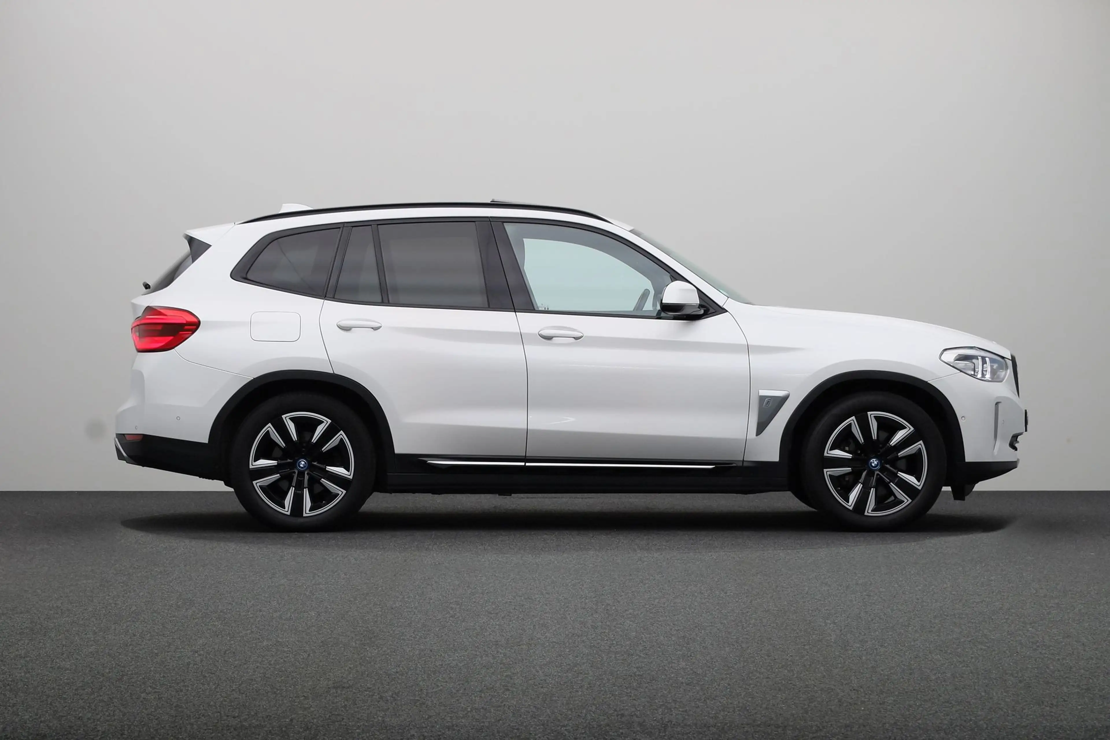 BMW iX3 Executive 80 kWh — photo 8