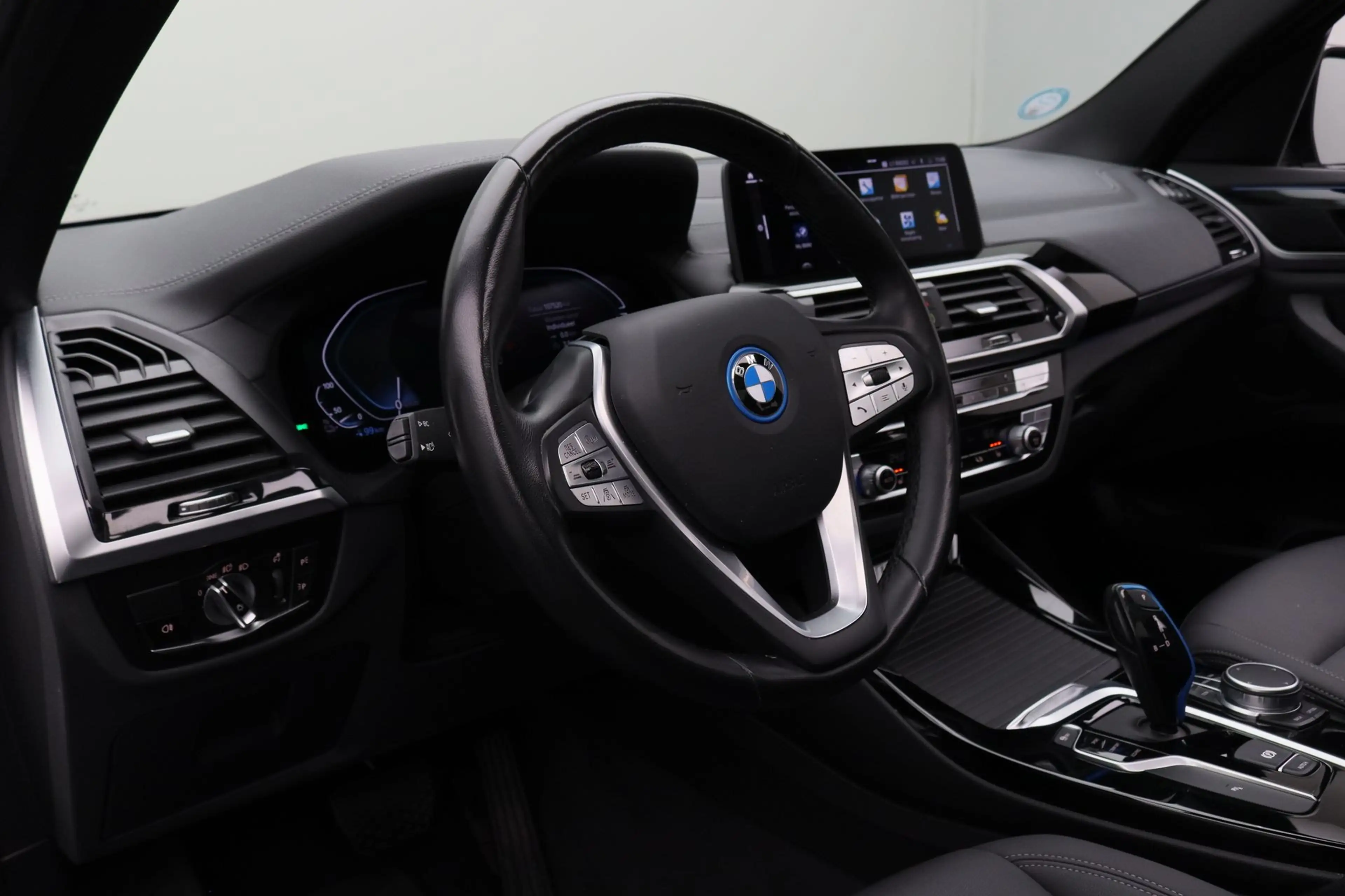 BMW iX3 Executive 80 kWh — photo 11