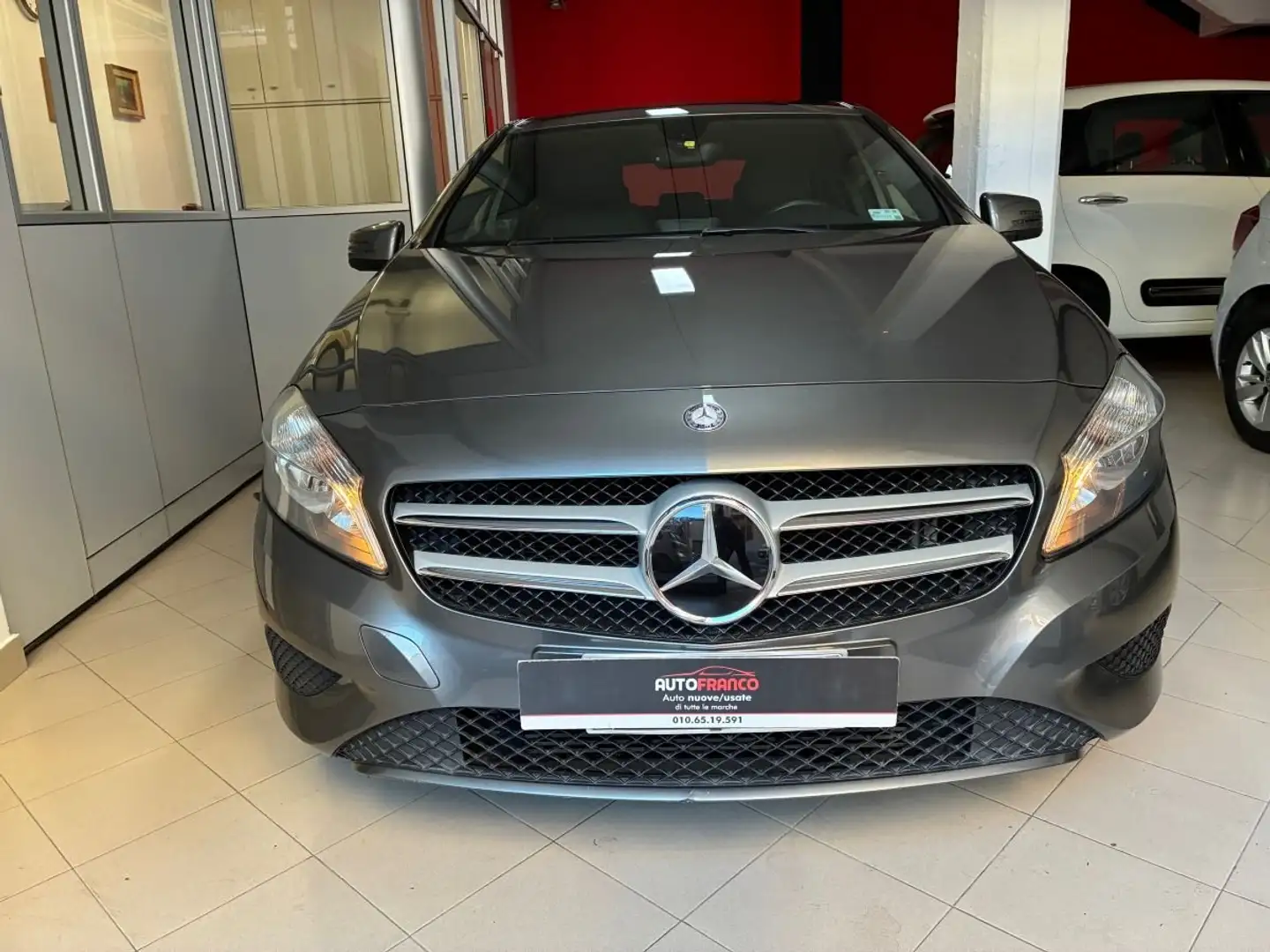 Mercedes-Benz A 180 d 1.5 109 cv Executive sedili in pelle Grigio - 2