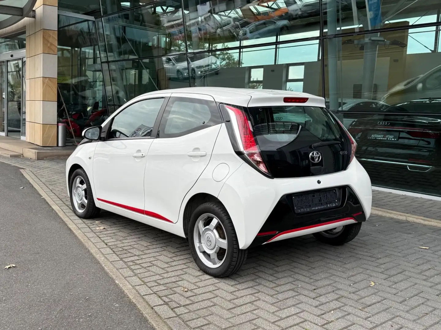 Toyota Aygo AYGO x-play touch Kamera Klima MFL Bianco - 2