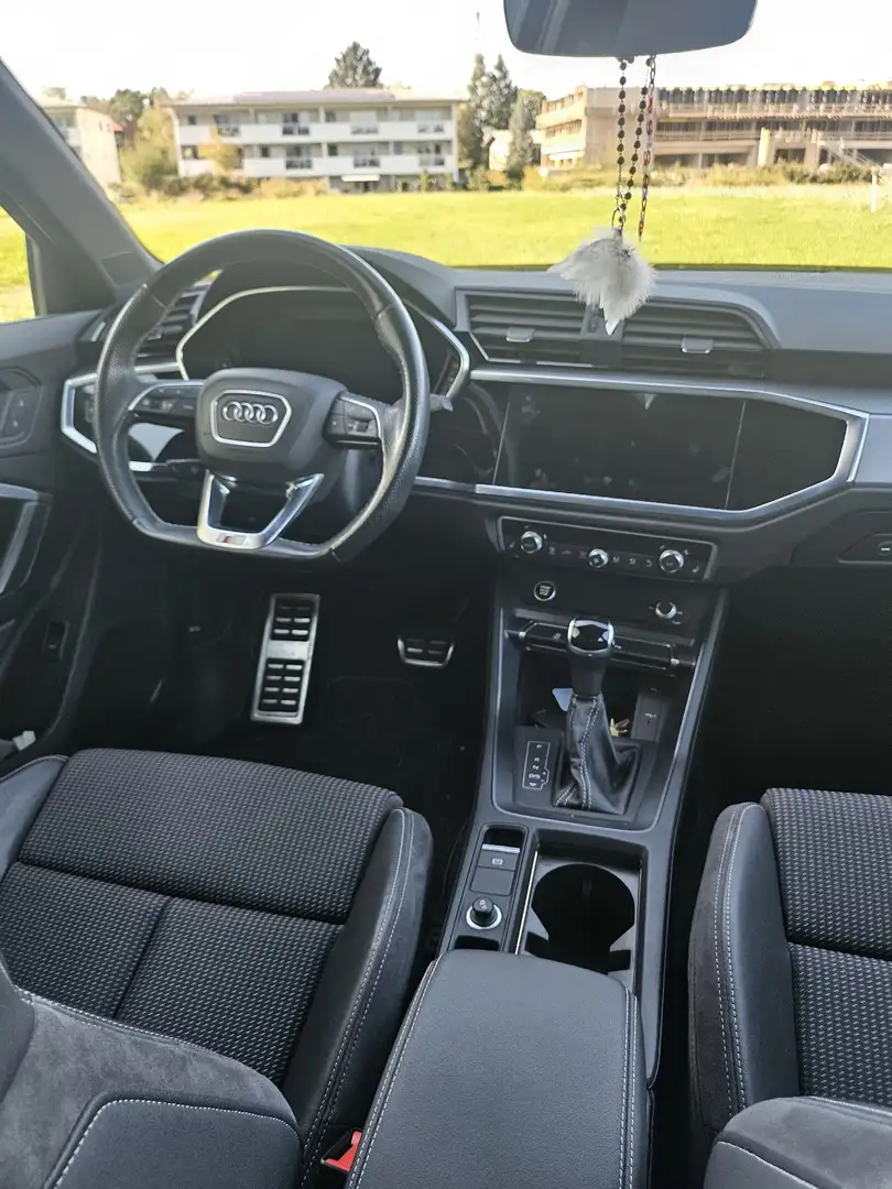 Audi Q3 35 TDI quattro S-line S-tronic - 2