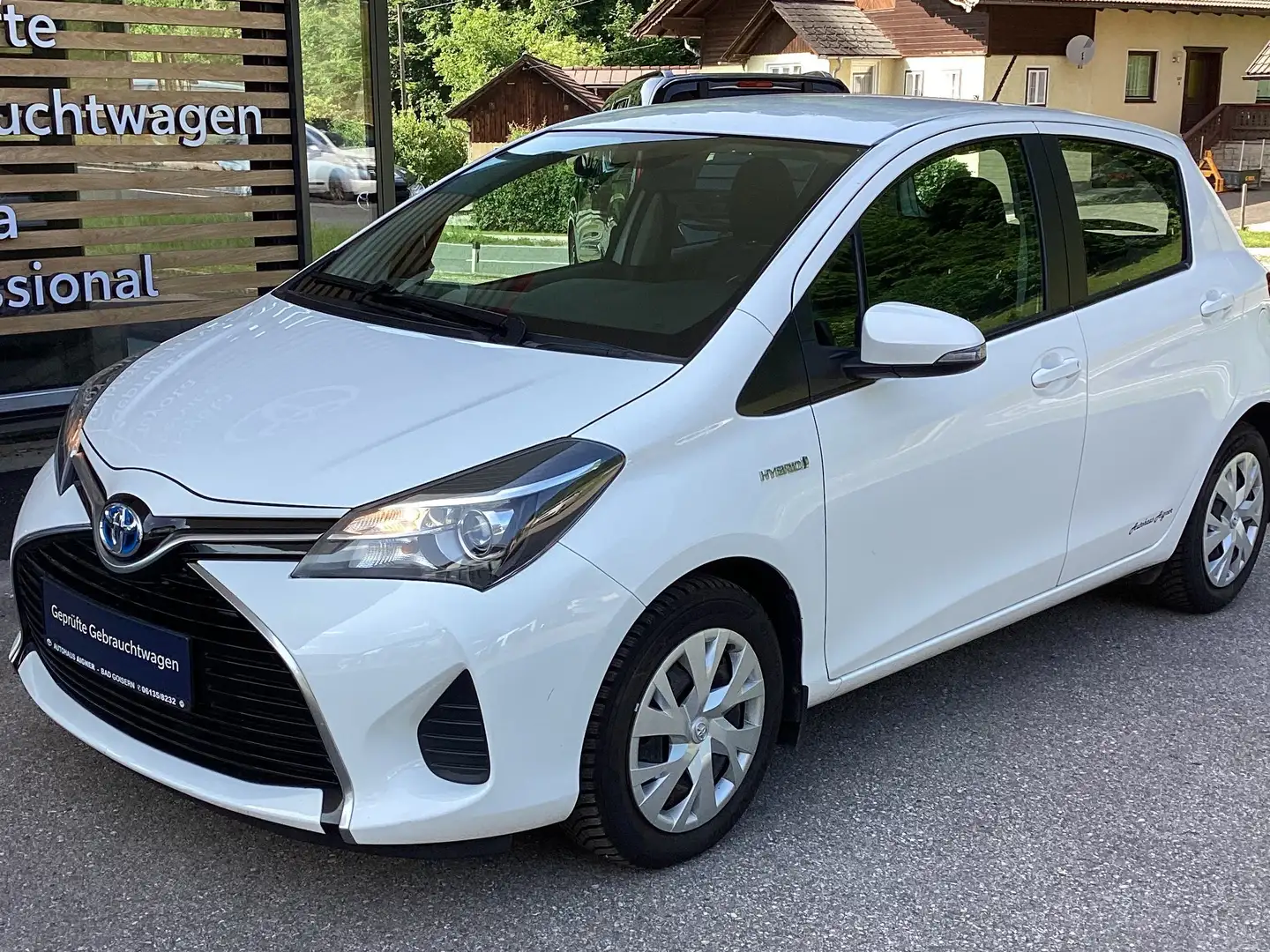 Toyota Yaris 1,5 VVT-i Hybrid Active Weiß - 1