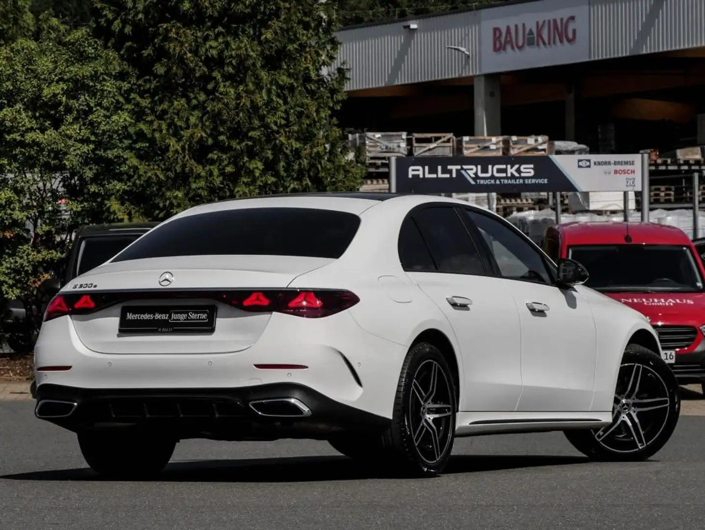 Mercedes-Benz E 300 e AMG-Sport/Pano/Super/Burm/AHK/Night/Dist Bianco - 2