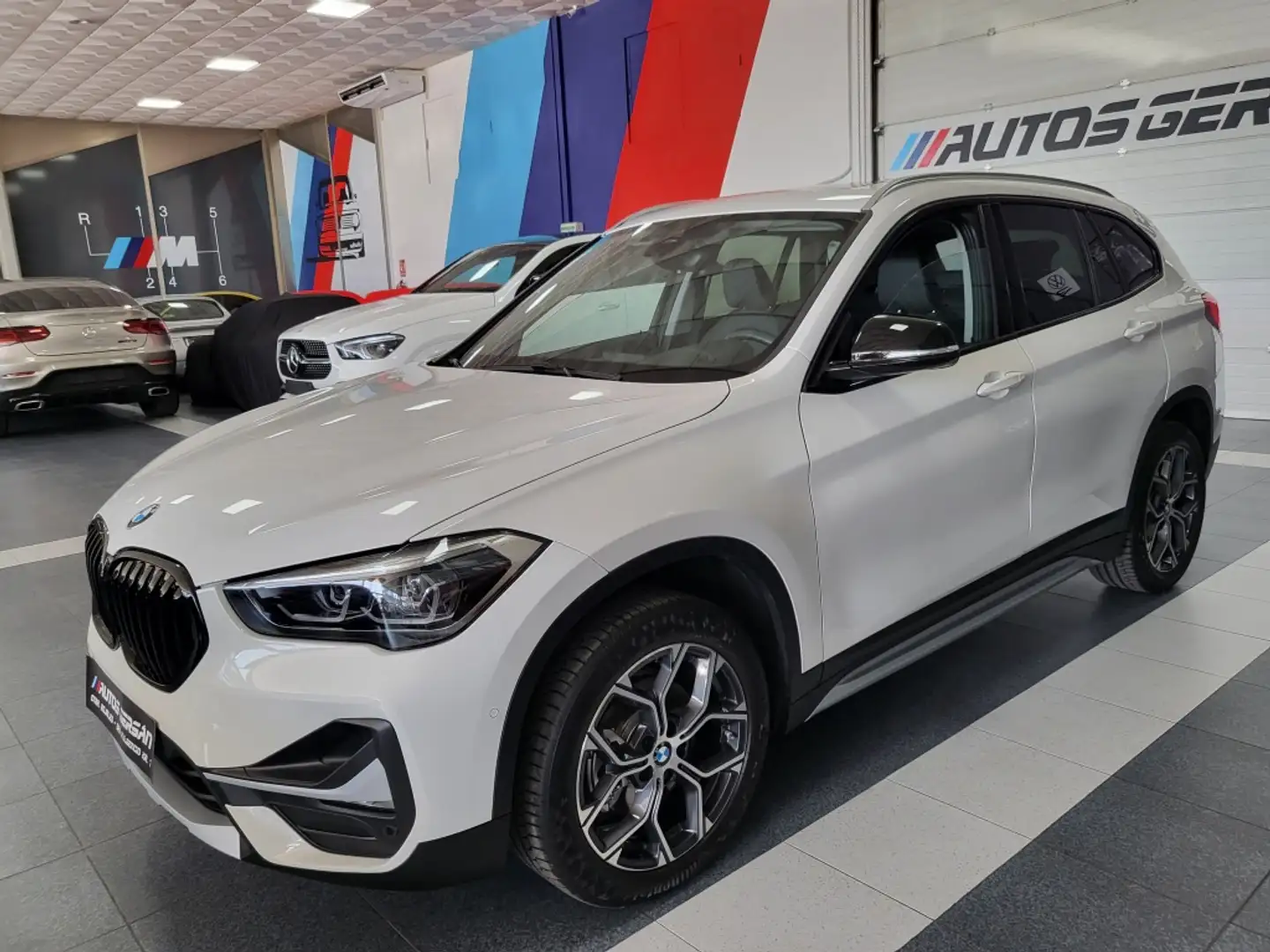 BMW X1 sDrive 18dA Corporate Wit - 1