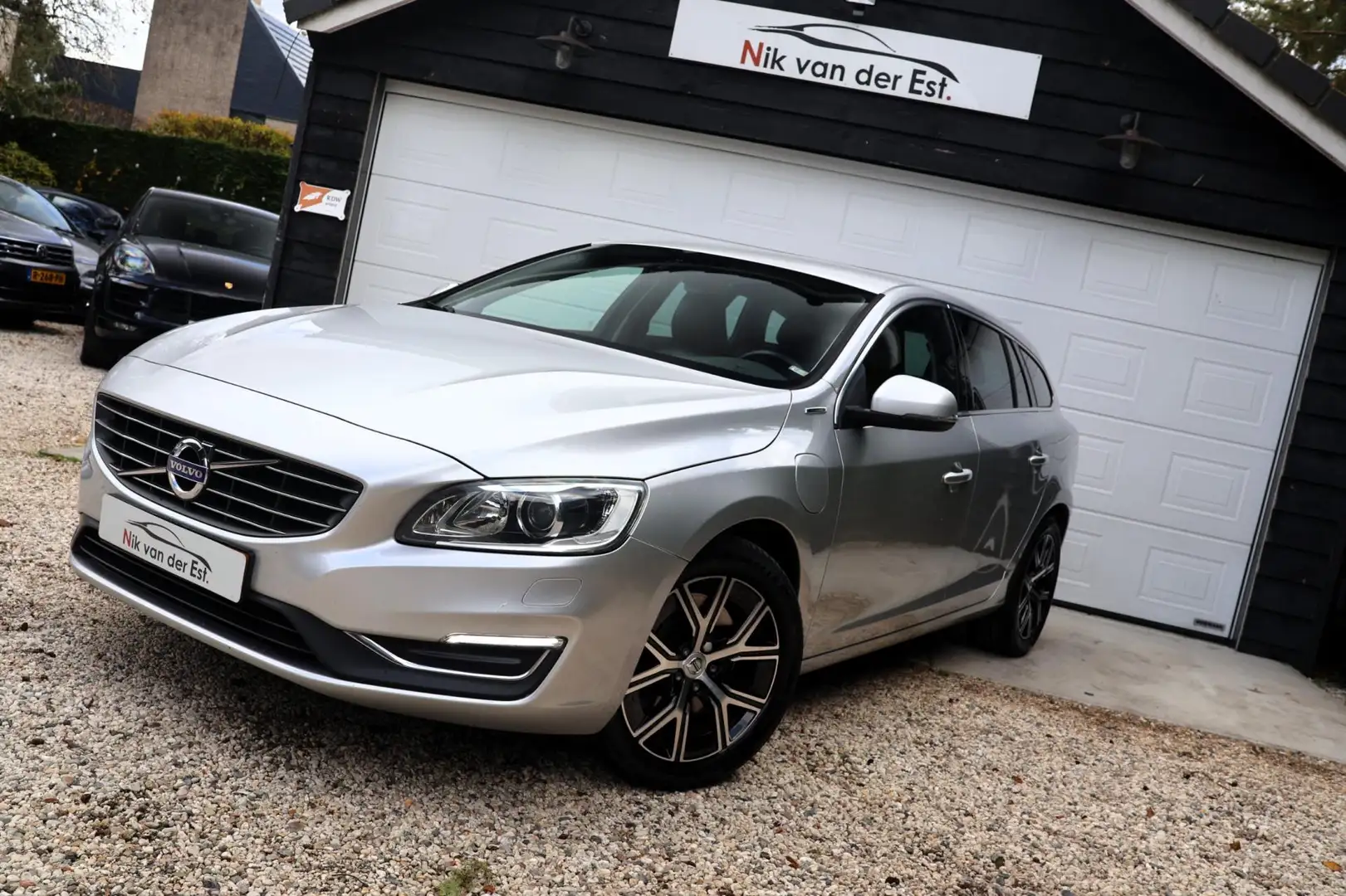 Volvo V60 2.4 D6 Twin Engine Summum-Stoelverwarming-HiFi-Amb Gris - 2