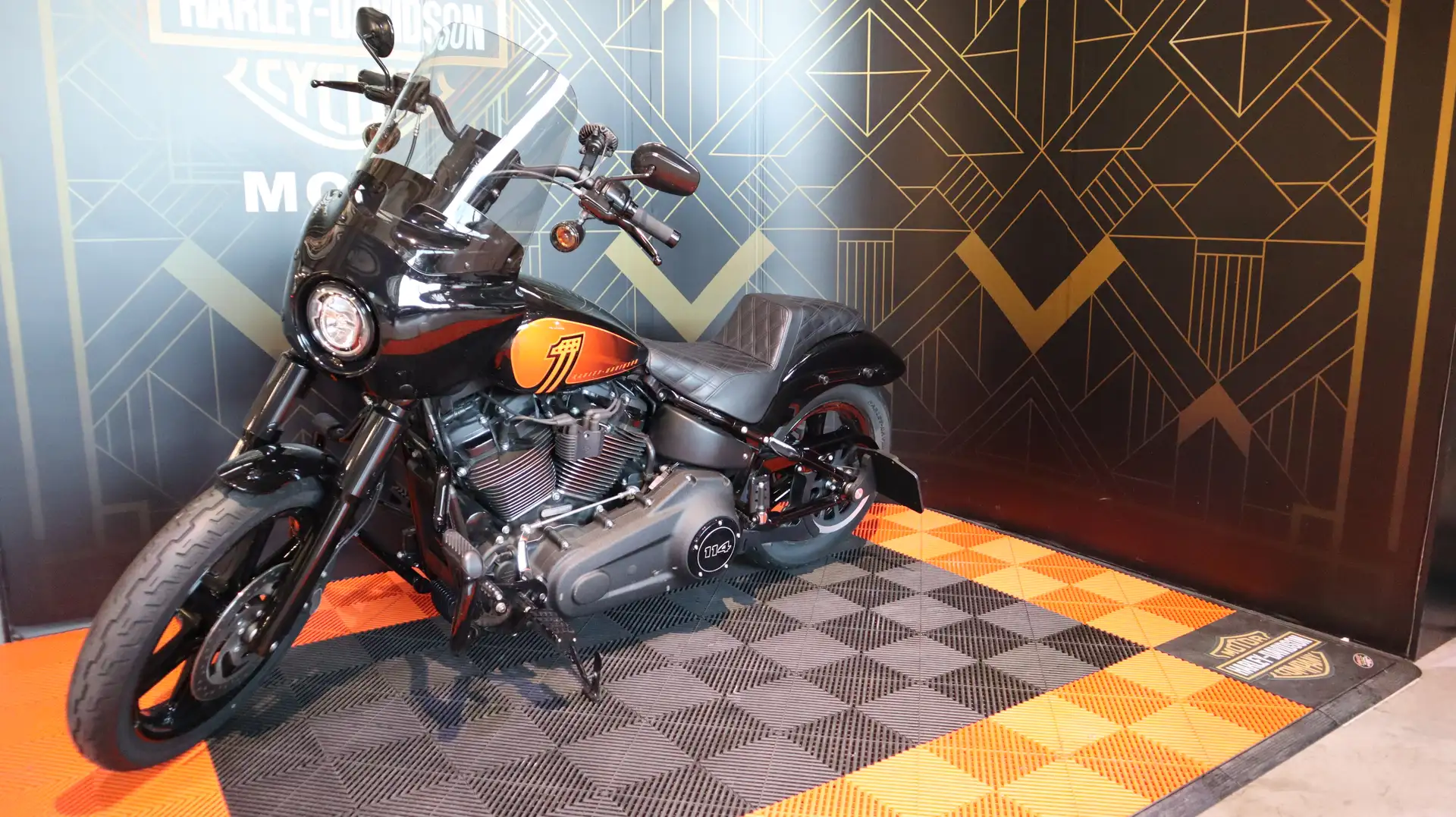 Harley-Davidson Street Bob Portocaliu - 2