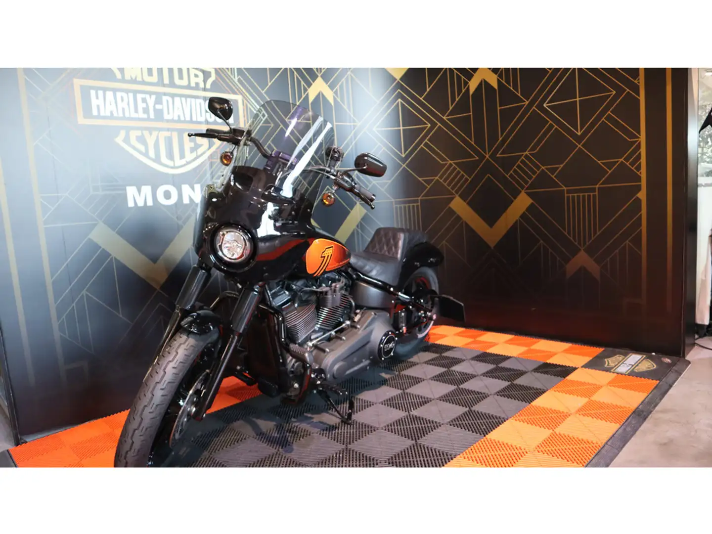 Harley-Davidson Street Bob Chopper Oranžová - 1