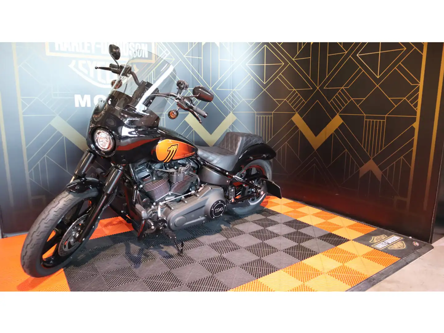 Harley-Davidson Street Bob Chopper Oranžová - 2
