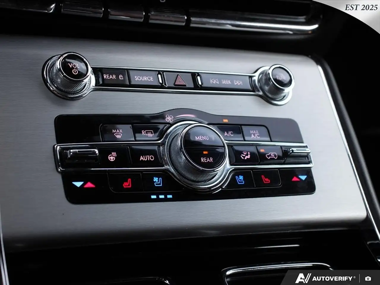 Lincoln Aviator снимка Lincoln Aviator