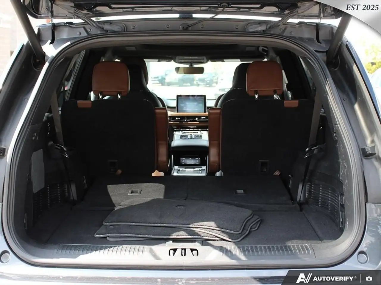 Lincoln Aviator снимка Lincoln Aviator