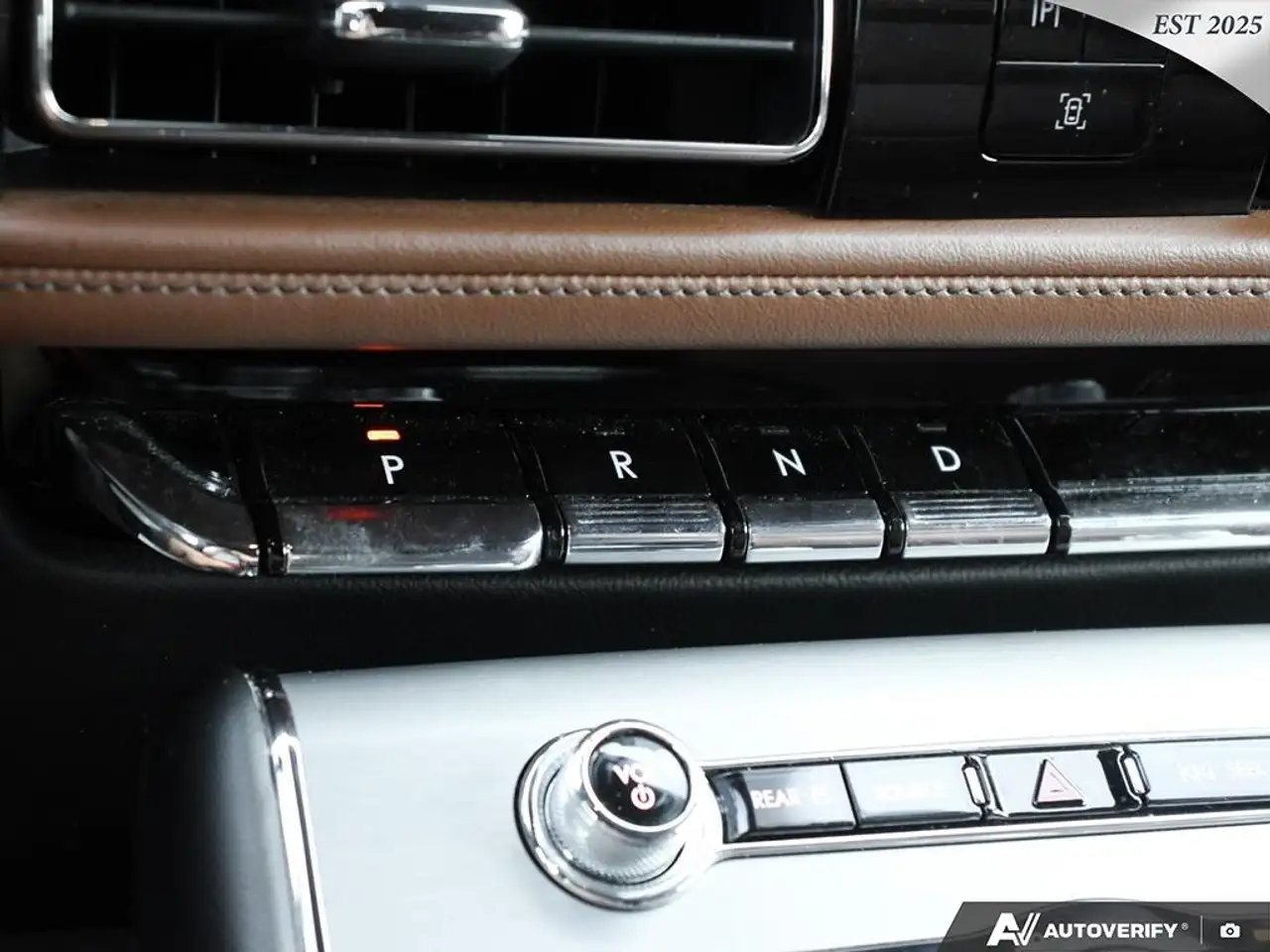 Lincoln Aviator снимка Lincoln Aviator