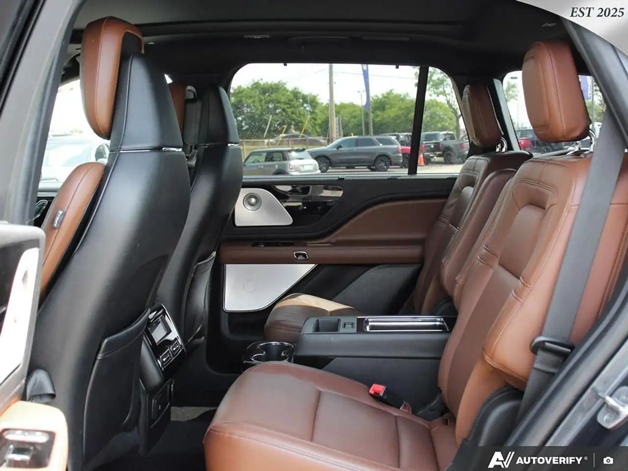 Lincoln Aviator снимка Lincoln Aviator