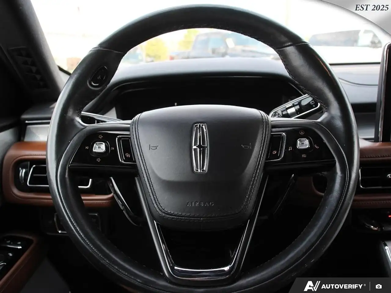 Lincoln Aviator снимка Lincoln Aviator
