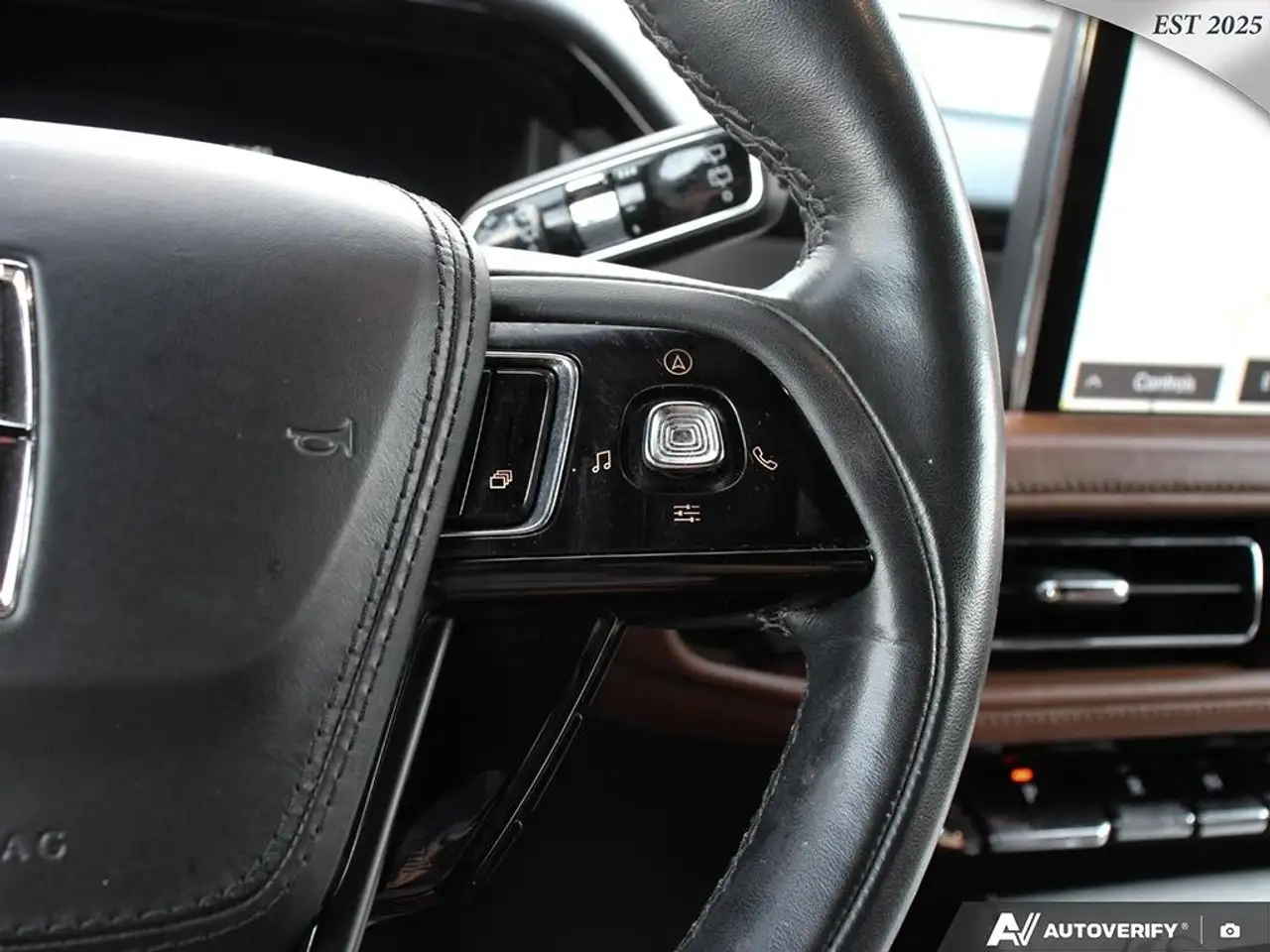 Lincoln Aviator снимка Lincoln Aviator