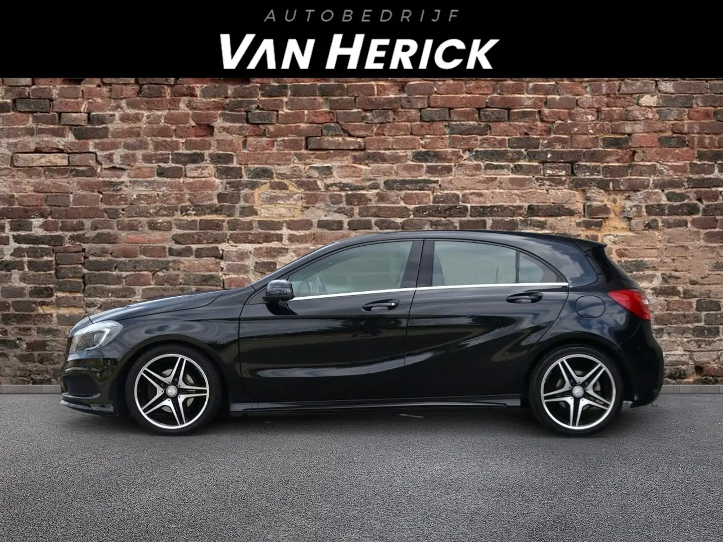 Mercedes-Benz A 200 Ambition AMG | Xenon | Nette staat Zwart - 2